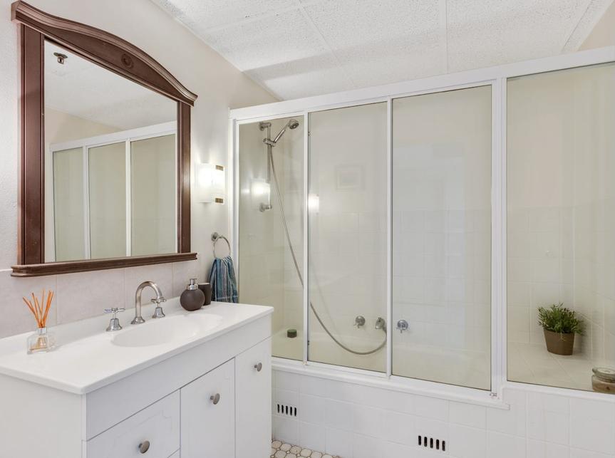 Stylish 2-Bedroom Apartment in Surfers Paradise - 6 month lease with option to renew