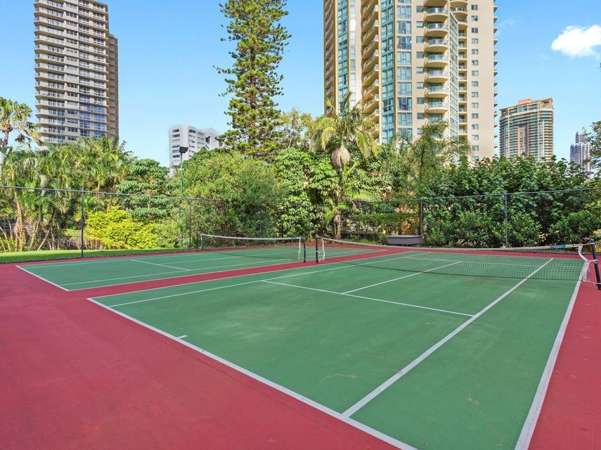 Stylish 2-Bedroom Apartment in Surfers Paradise - 6 month lease with option to renew