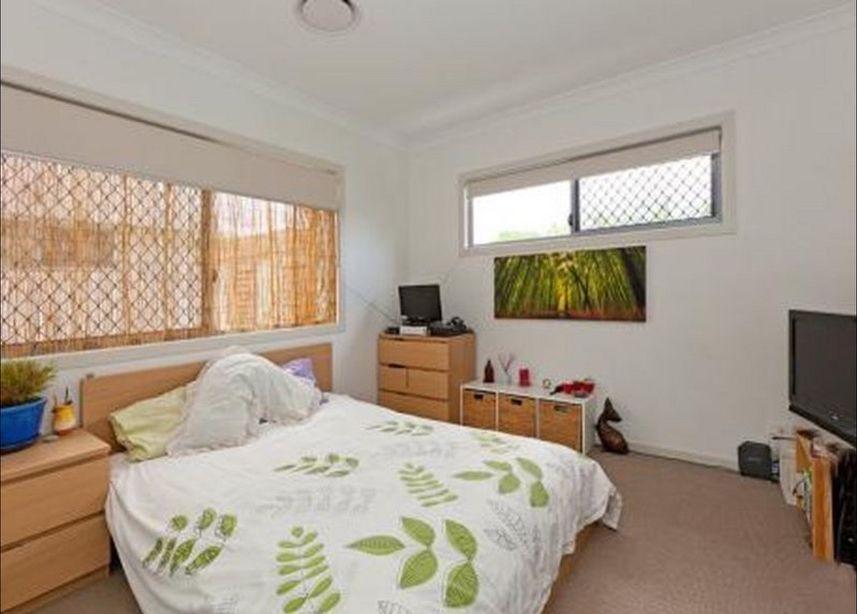 Modern 4 Bedroom Townhouse Made Your Cozy Home