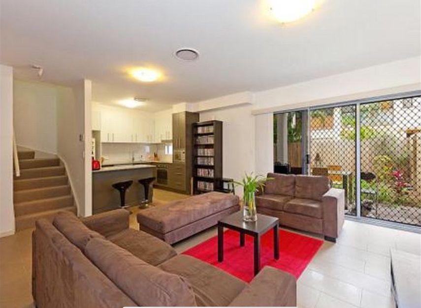 Modern 4 Bedroom Townhouse Made Your Cozy Home