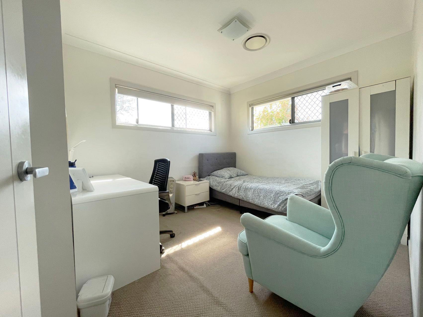 Modern 4 Bedroom Townhouse Made Your Cozy Home