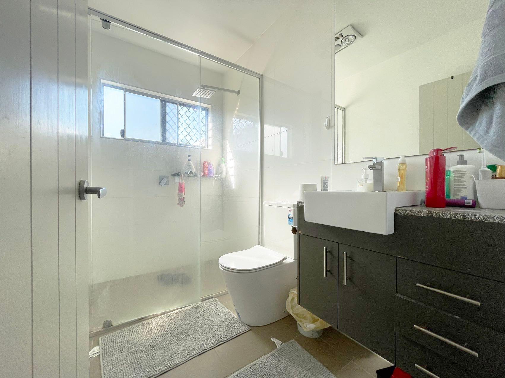 Modern 4 Bedroom Townhouse Made Your Cozy Home