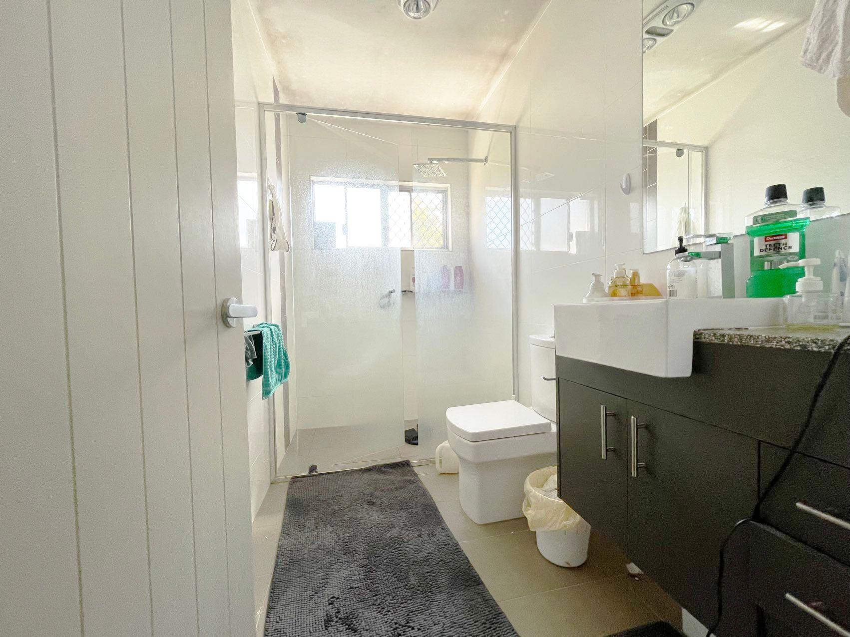 Modern 4 Bedroom Townhouse Made Your Cozy Home