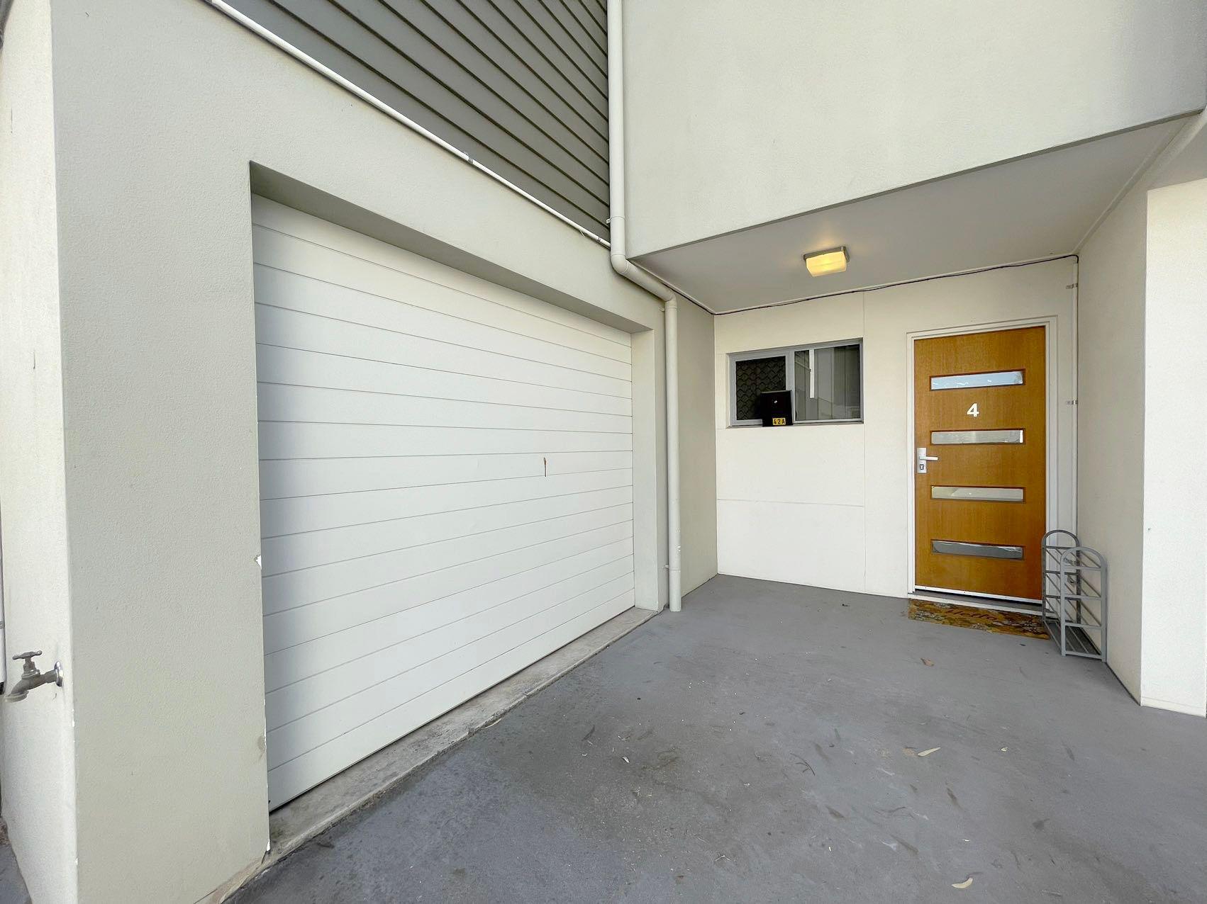 Modern 4 Bedroom Townhouse Made Your Cozy Home