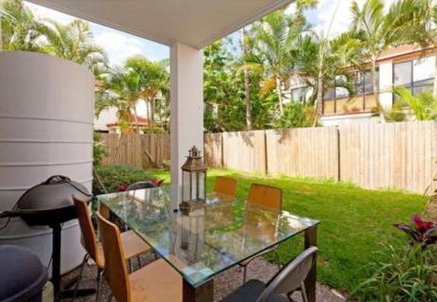 Modern 4 Bedroom Townhouse Made Your Cozy Home