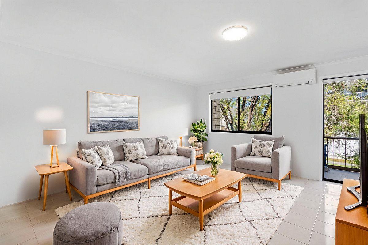 Prop-GPT: Property: QLD Labrador, QLD 4215 Queensland 4215