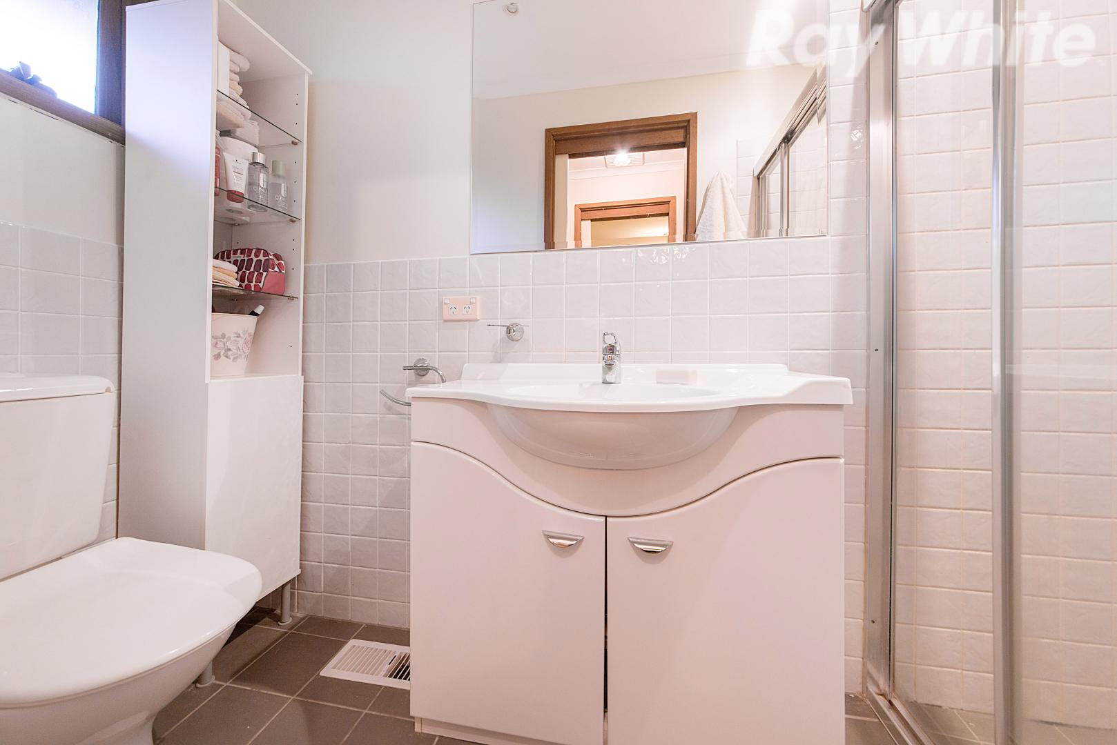 Single-level Tranquillity with Parkland Outlooks