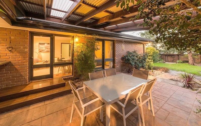 Single-level Tranquillity with Parkland Outlooks