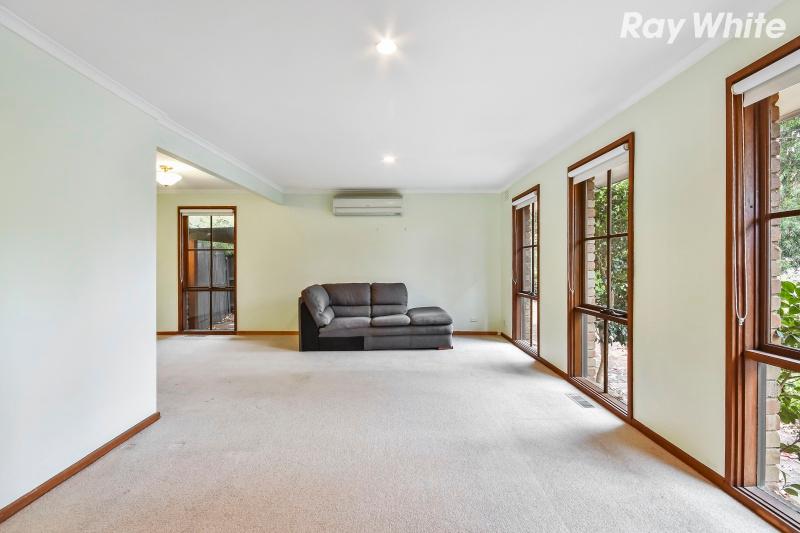 Single-level Tranquillity with Parkland Outlooks