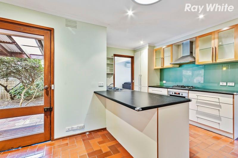 Single-level Tranquillity with Parkland Outlooks