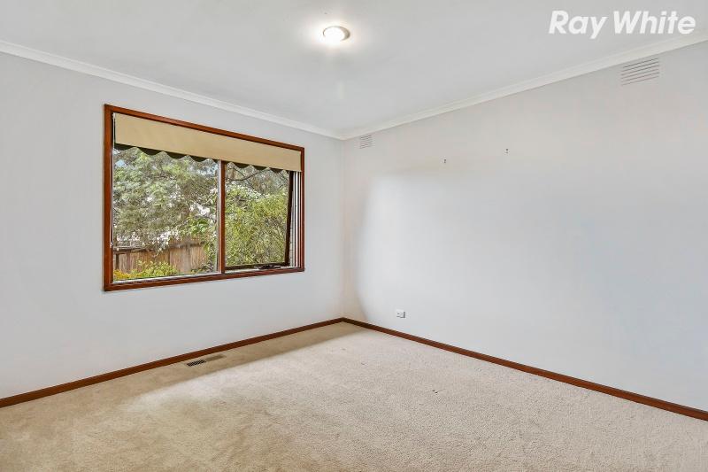 Single-level Tranquillity with Parkland Outlooks