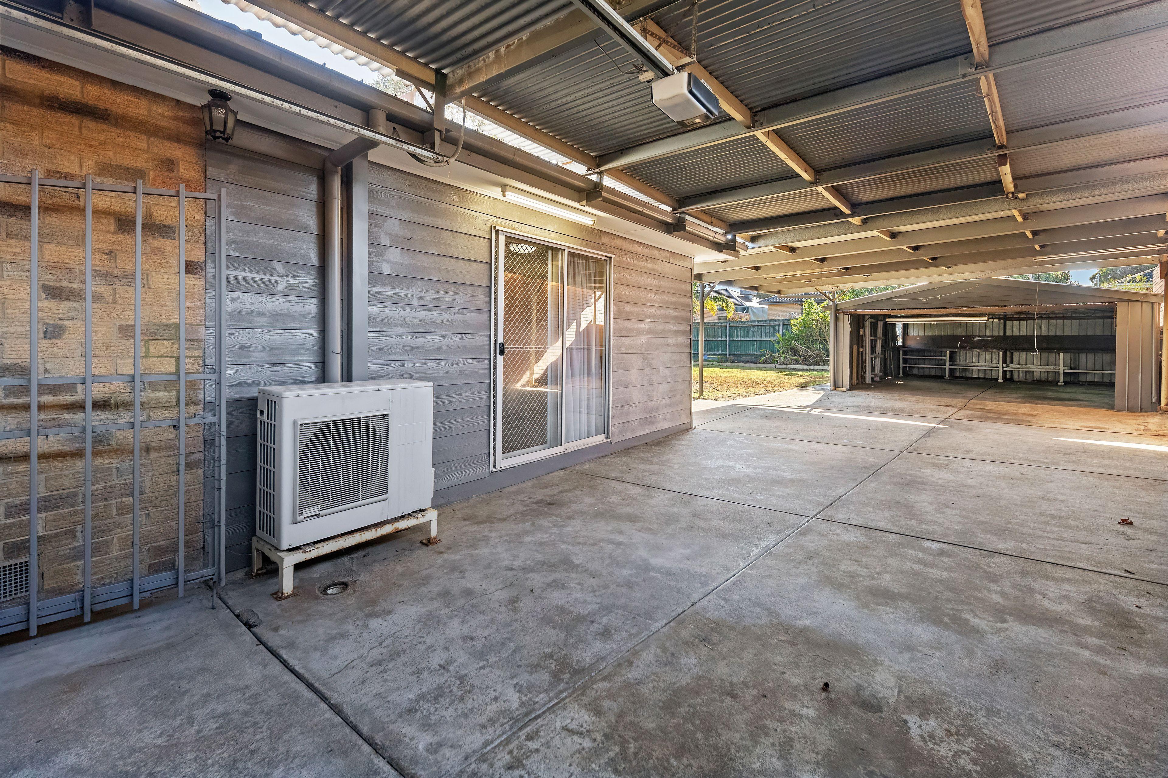 Close to Shops and Schools!