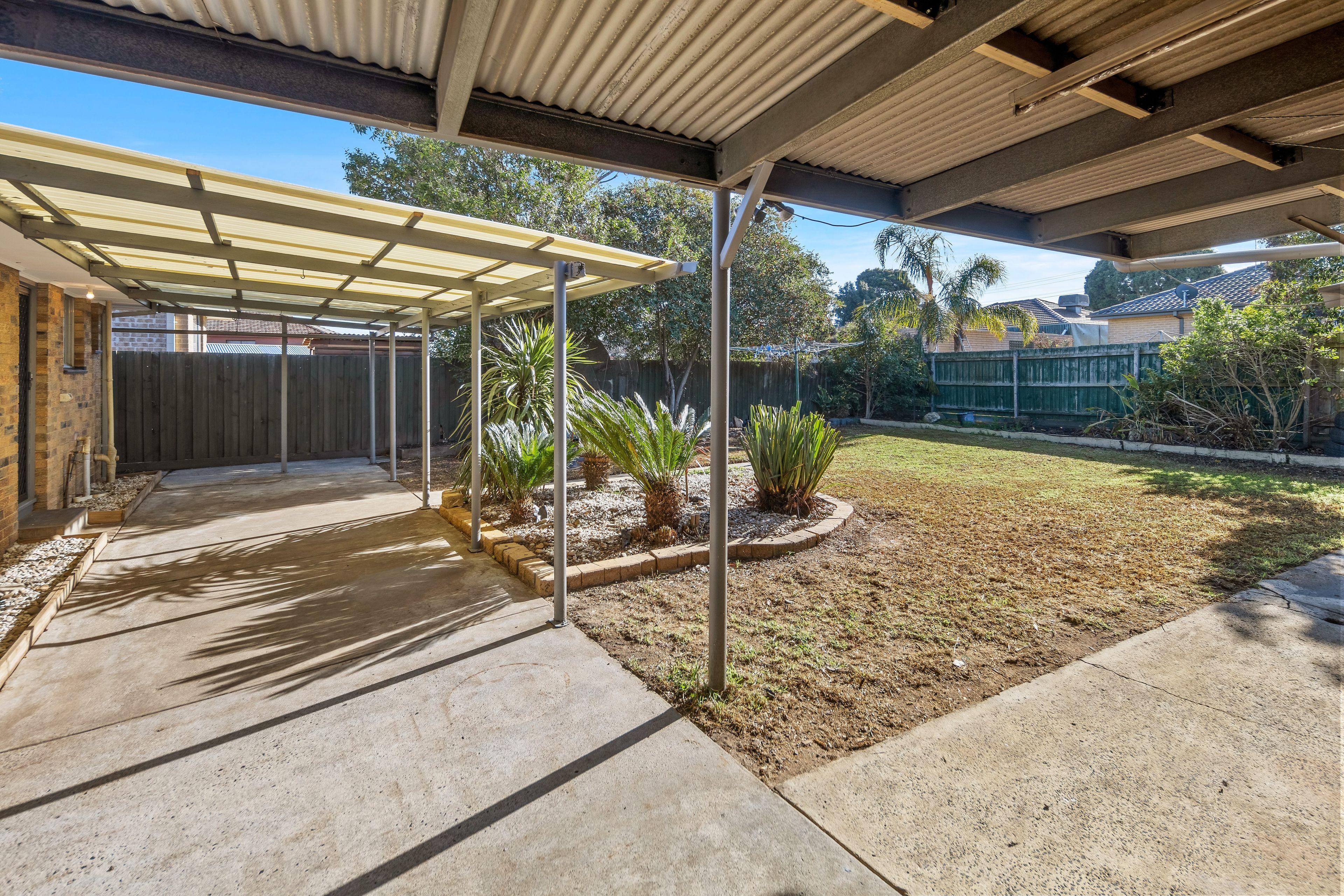 Close to Shops and Schools!