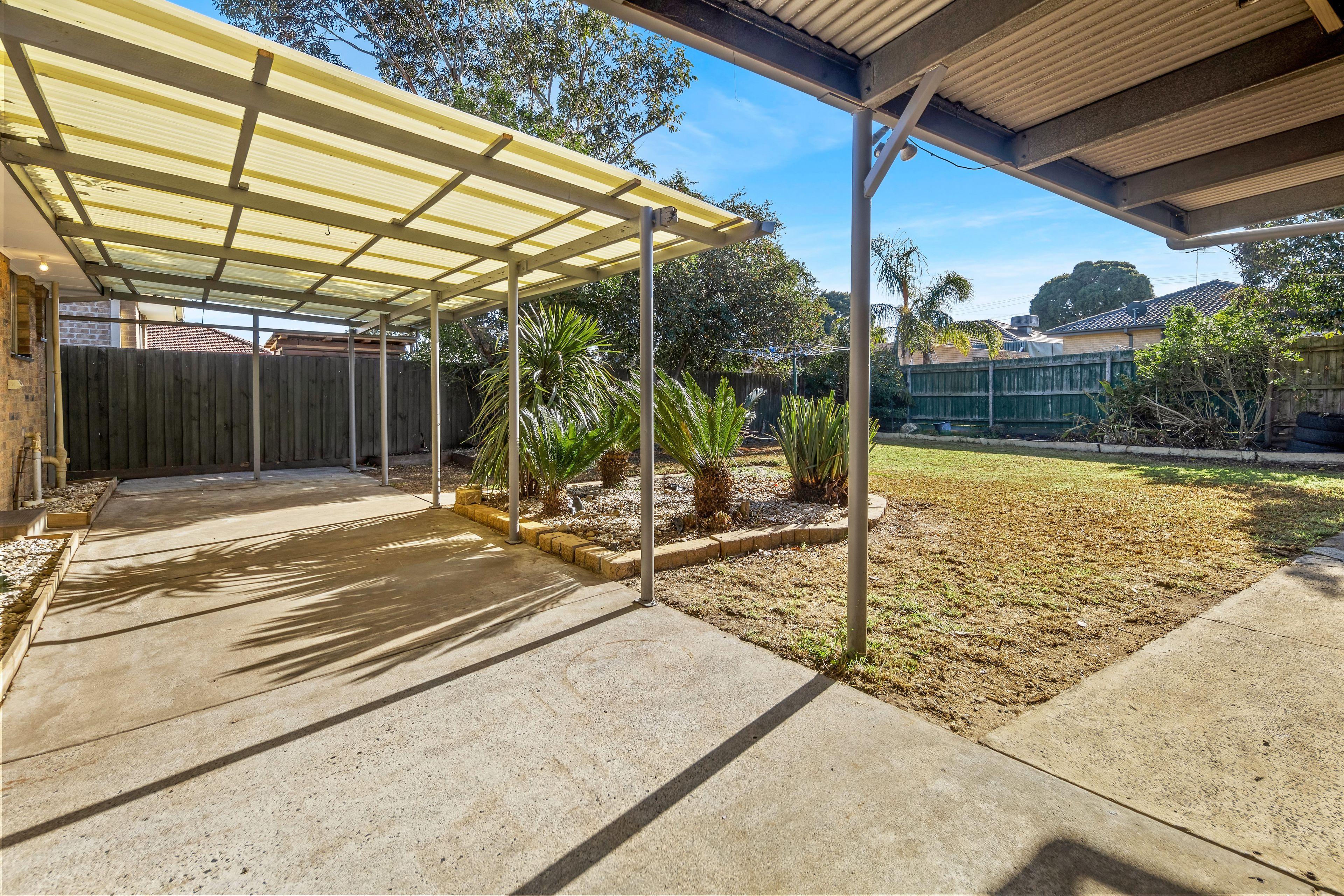 Close to Shops and Schools!