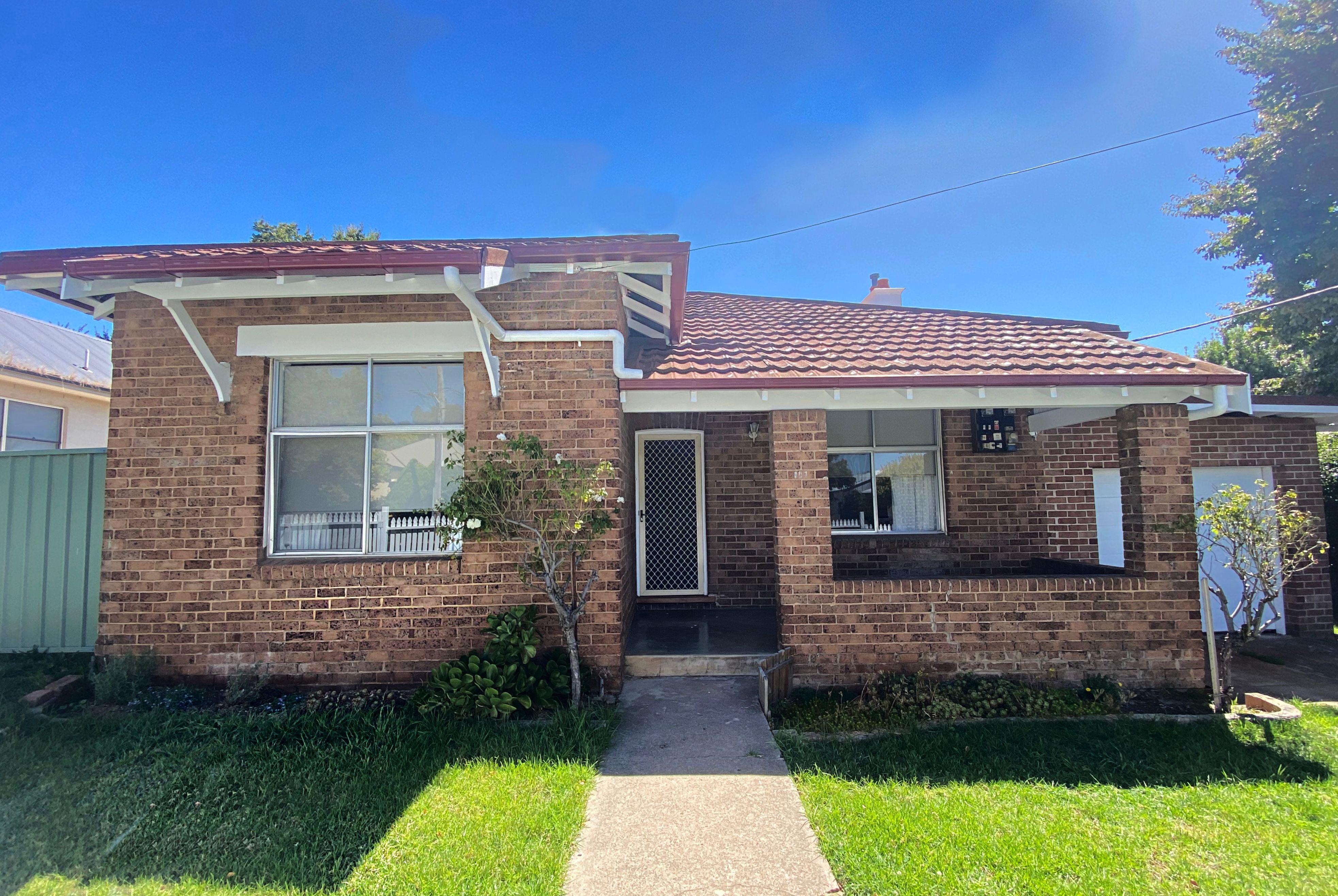 Prop-GPT: House: NSW Orange, NSW 2800 Home For Rent
