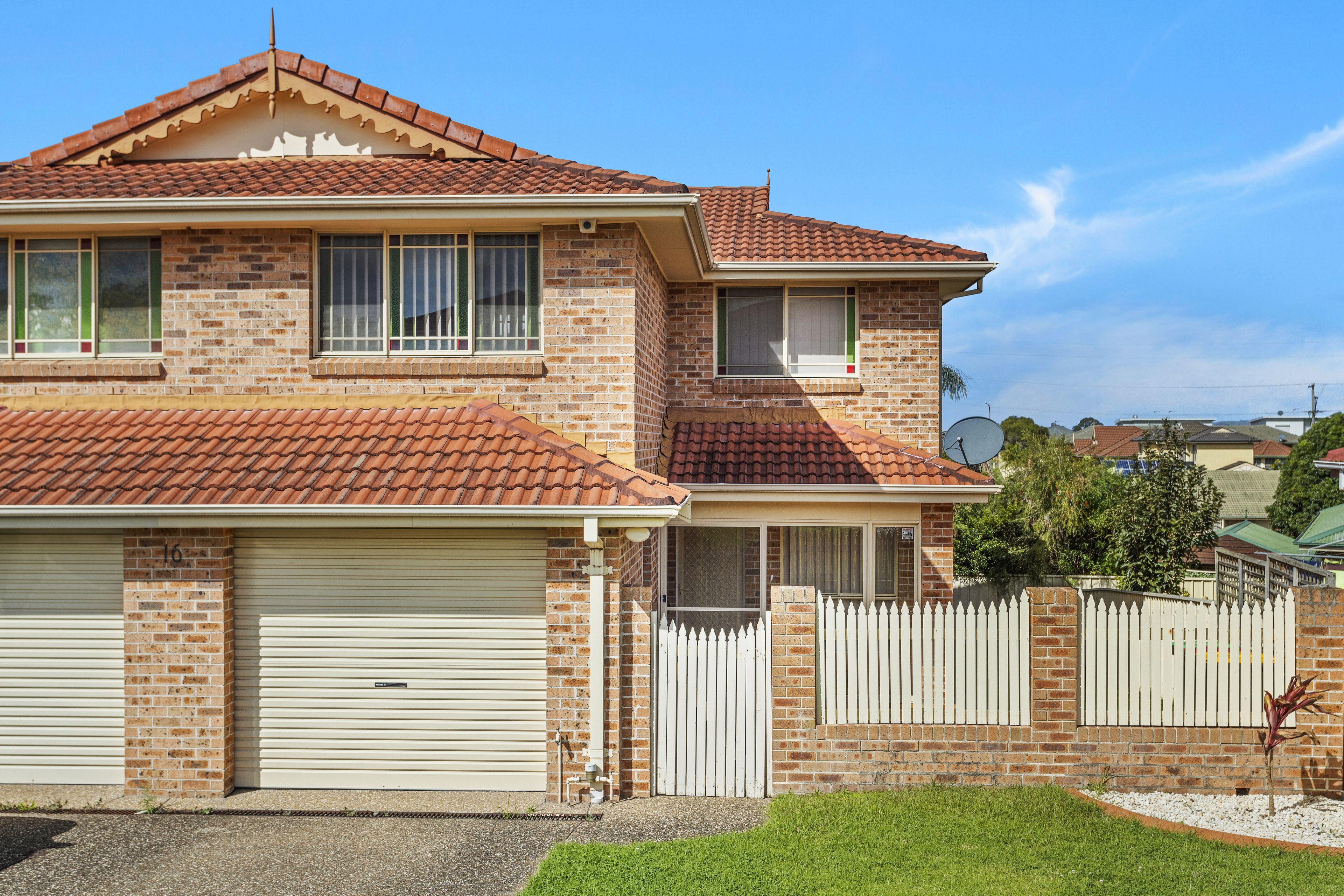Prop-GPT: Townhouse: NSW Blackbutt, NSW 2529 Home For Rent