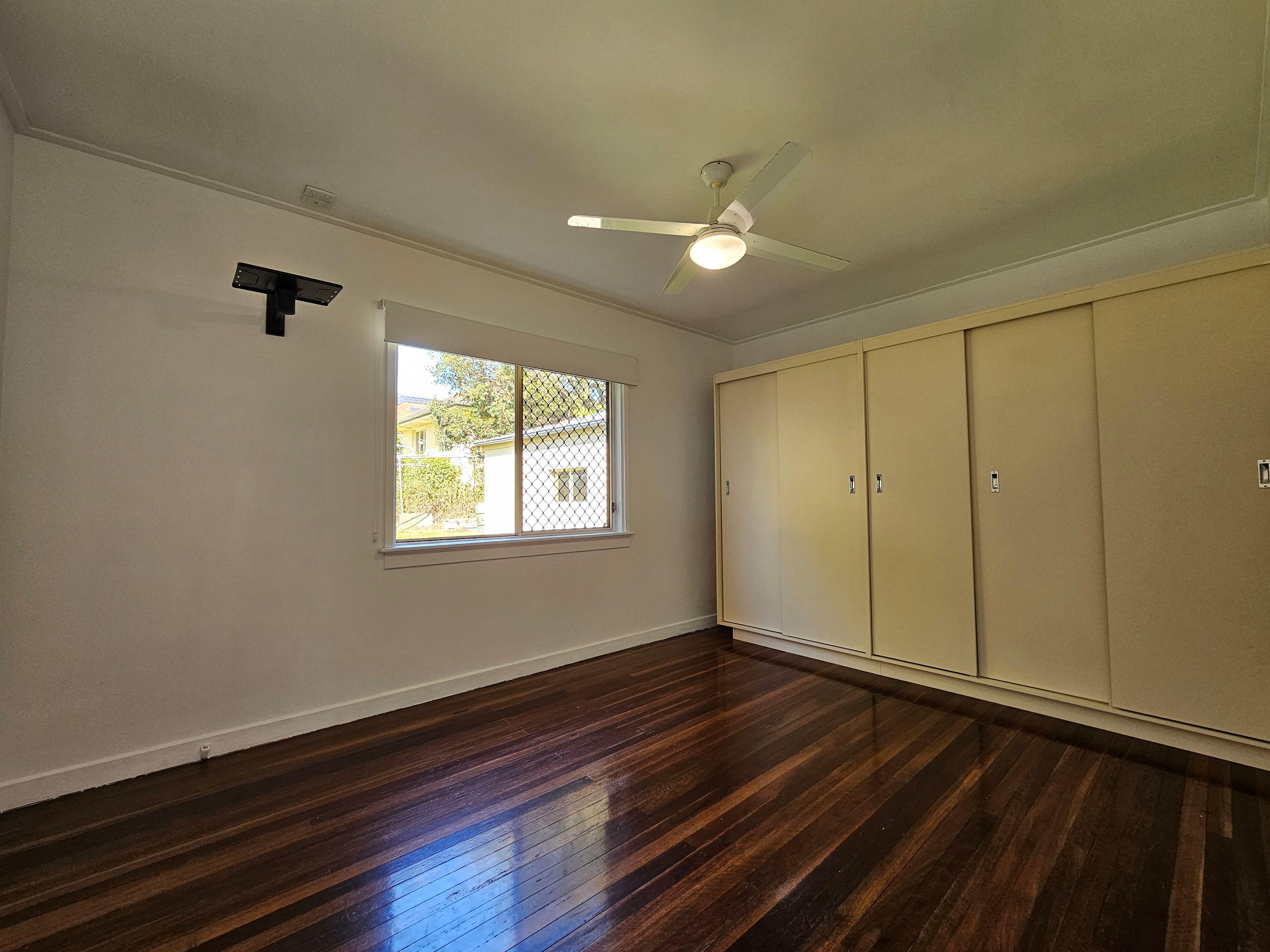 FAMILY FRIENDLY HOME - WISHART PRIMARY & MANSFIELD HIGH CATCHMENT