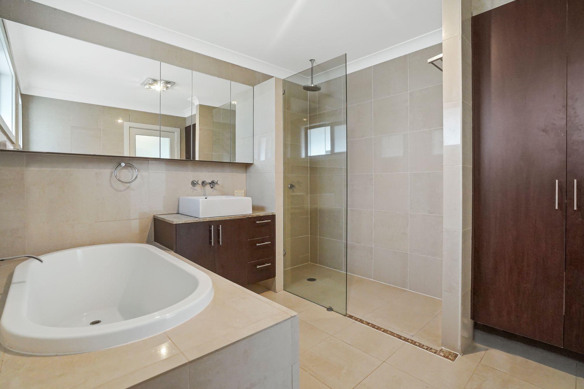 Coastal Living in the Heart of Broadbeach Waters