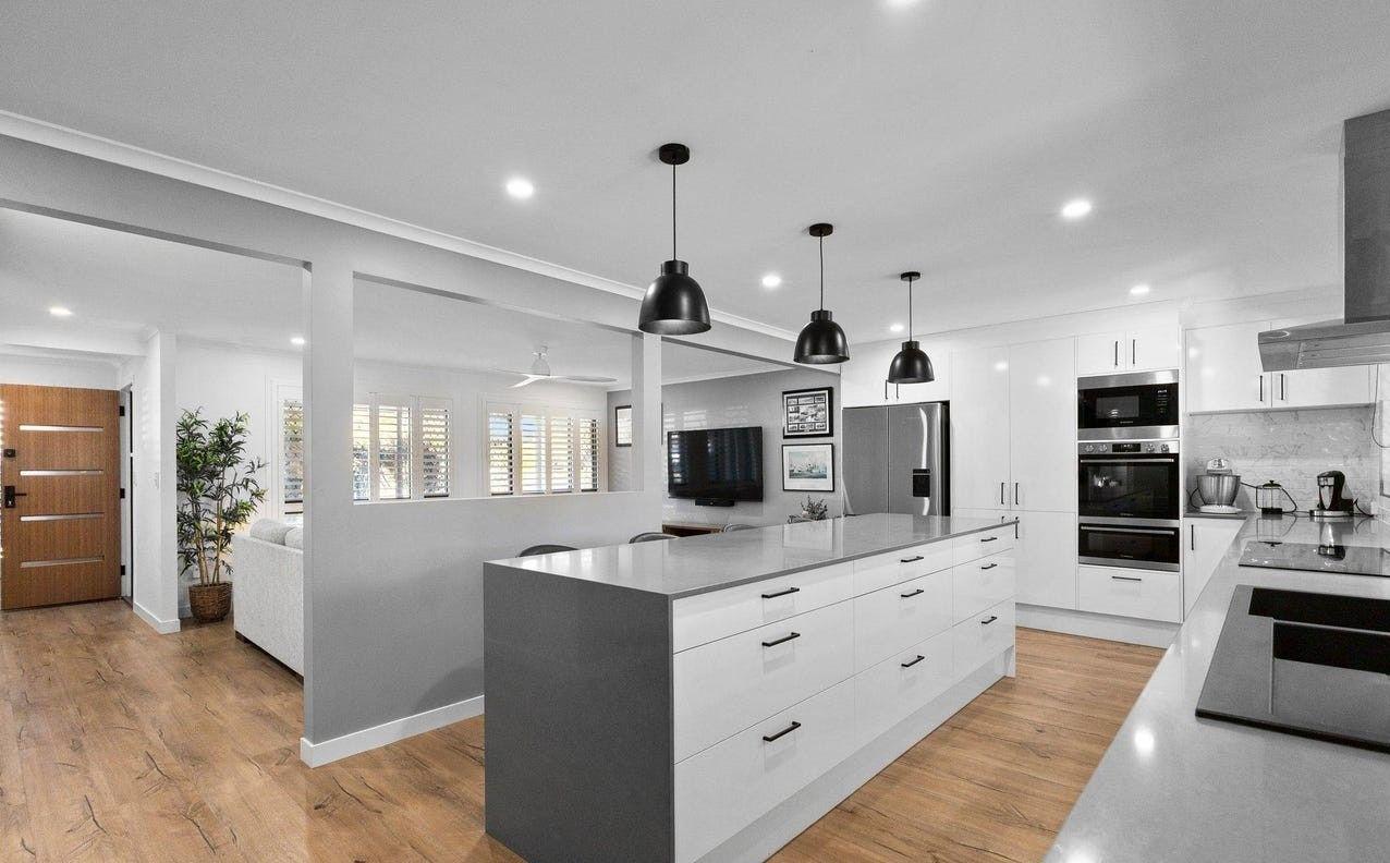 Luxury Family Living on the Golf Course!