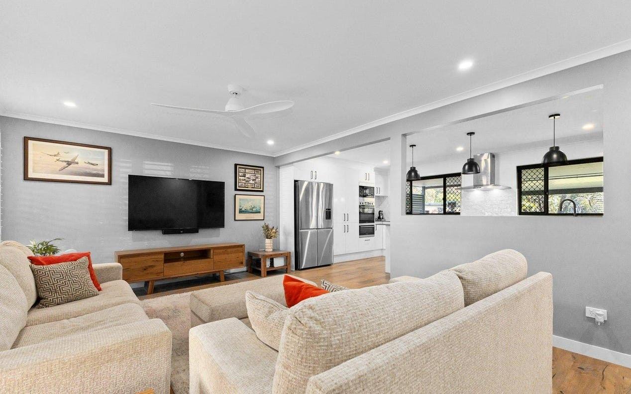 Luxury Family Living on the Golf Course!