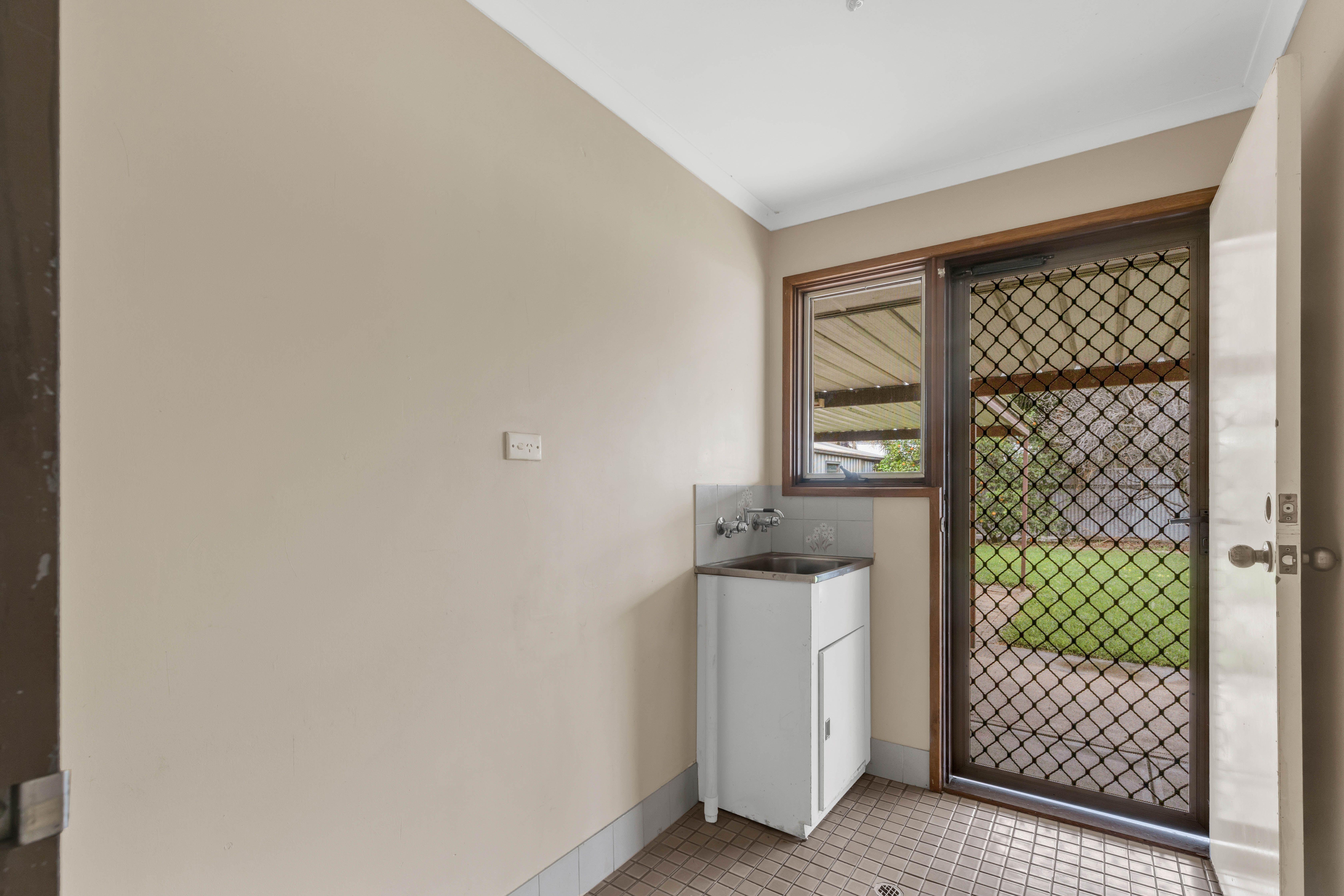 Modern Comfort Meets Family Functionality in Leafy Burton
