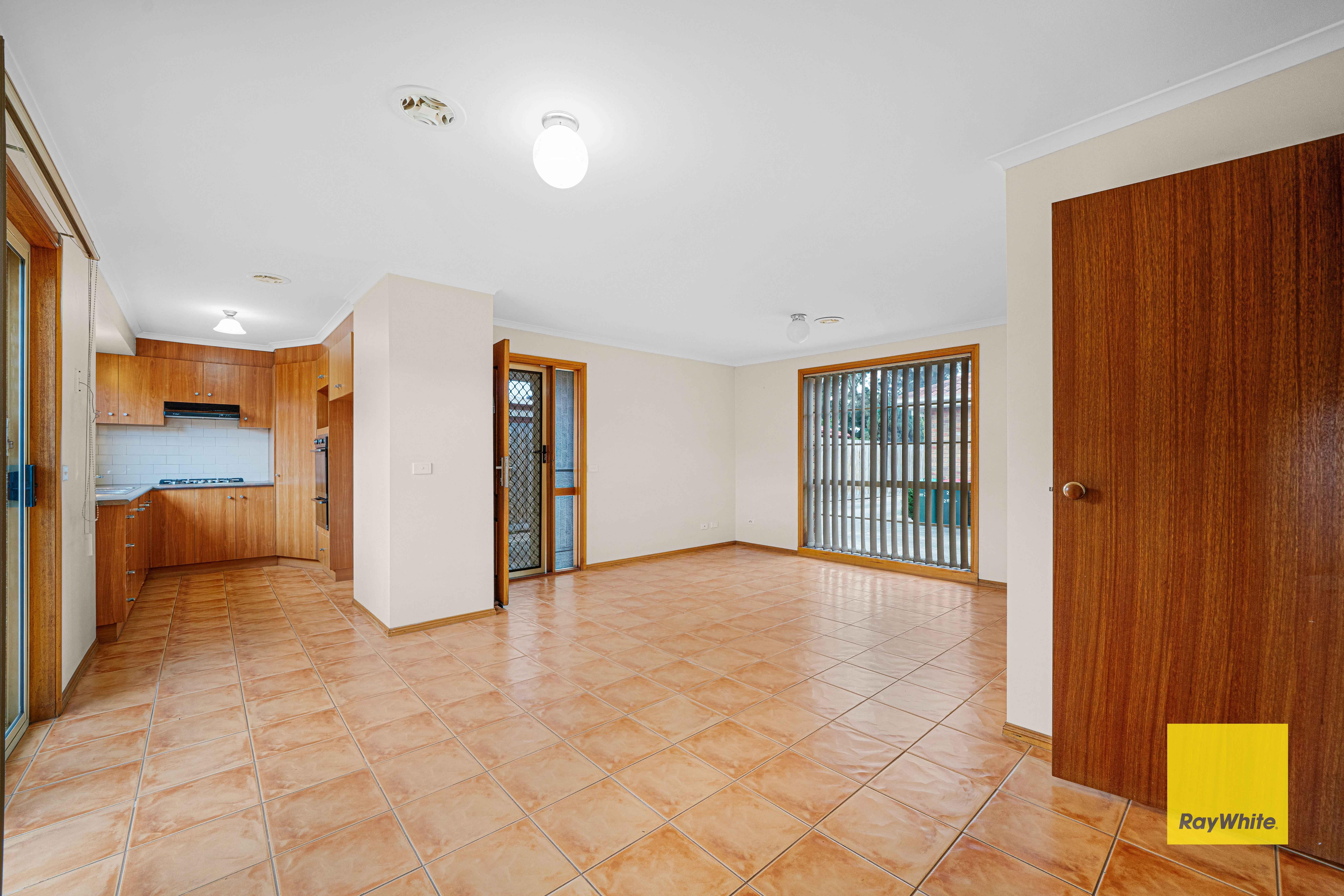 Exceptional Family Living in ALTONA MEADOWS Location!