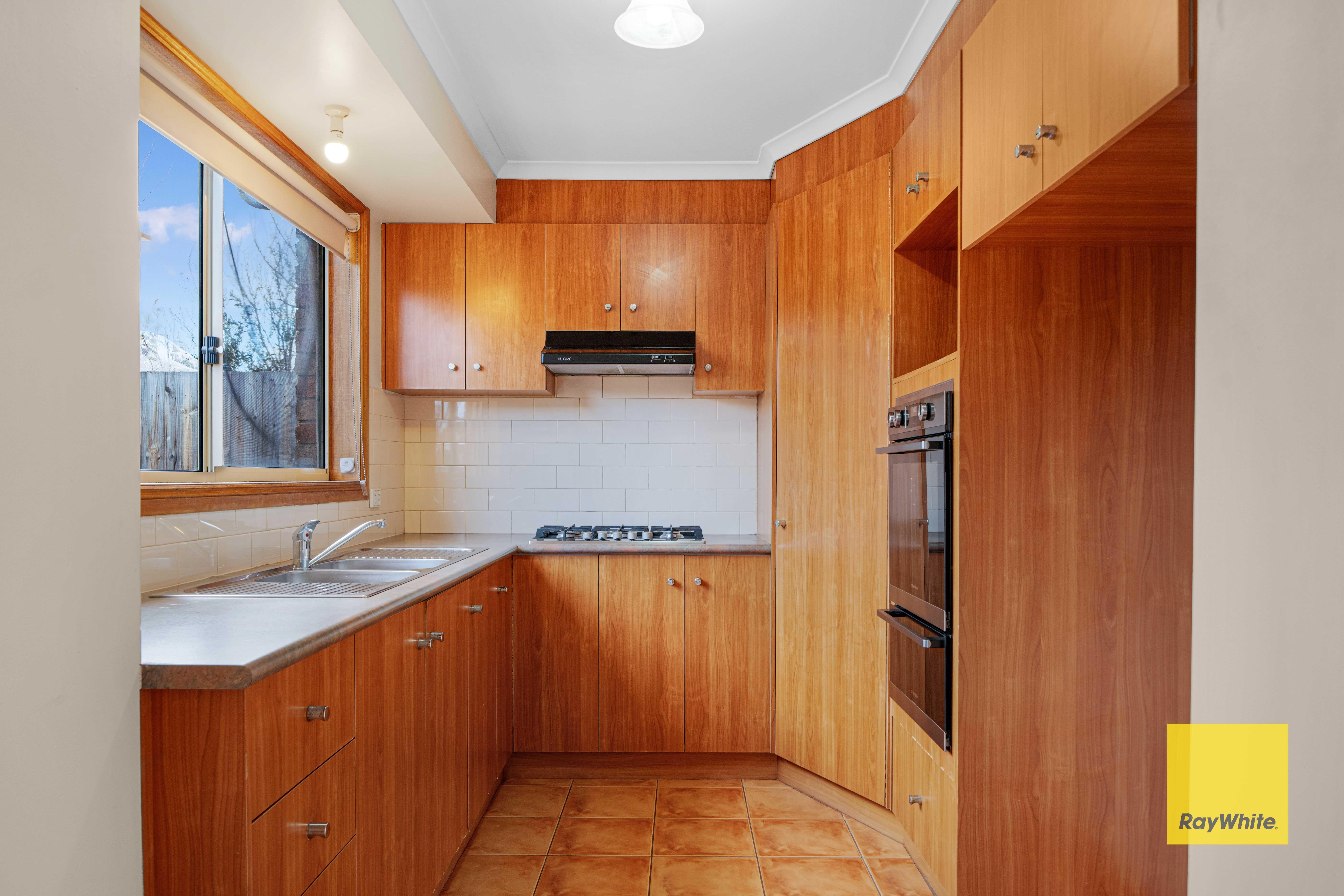 Exceptional Family Living in ALTONA MEADOWS Location!