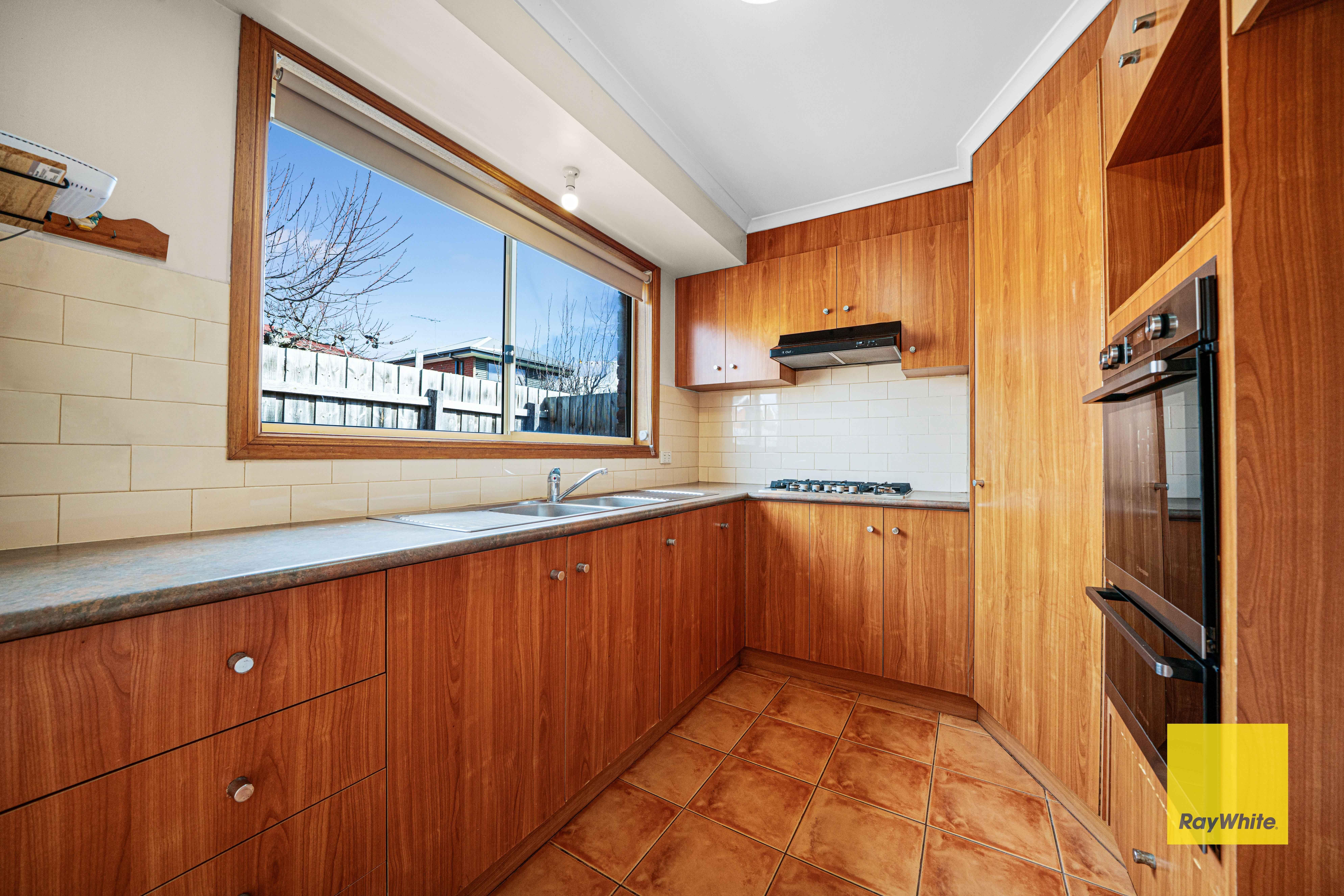 Exceptional Family Living in ALTONA MEADOWS Location!