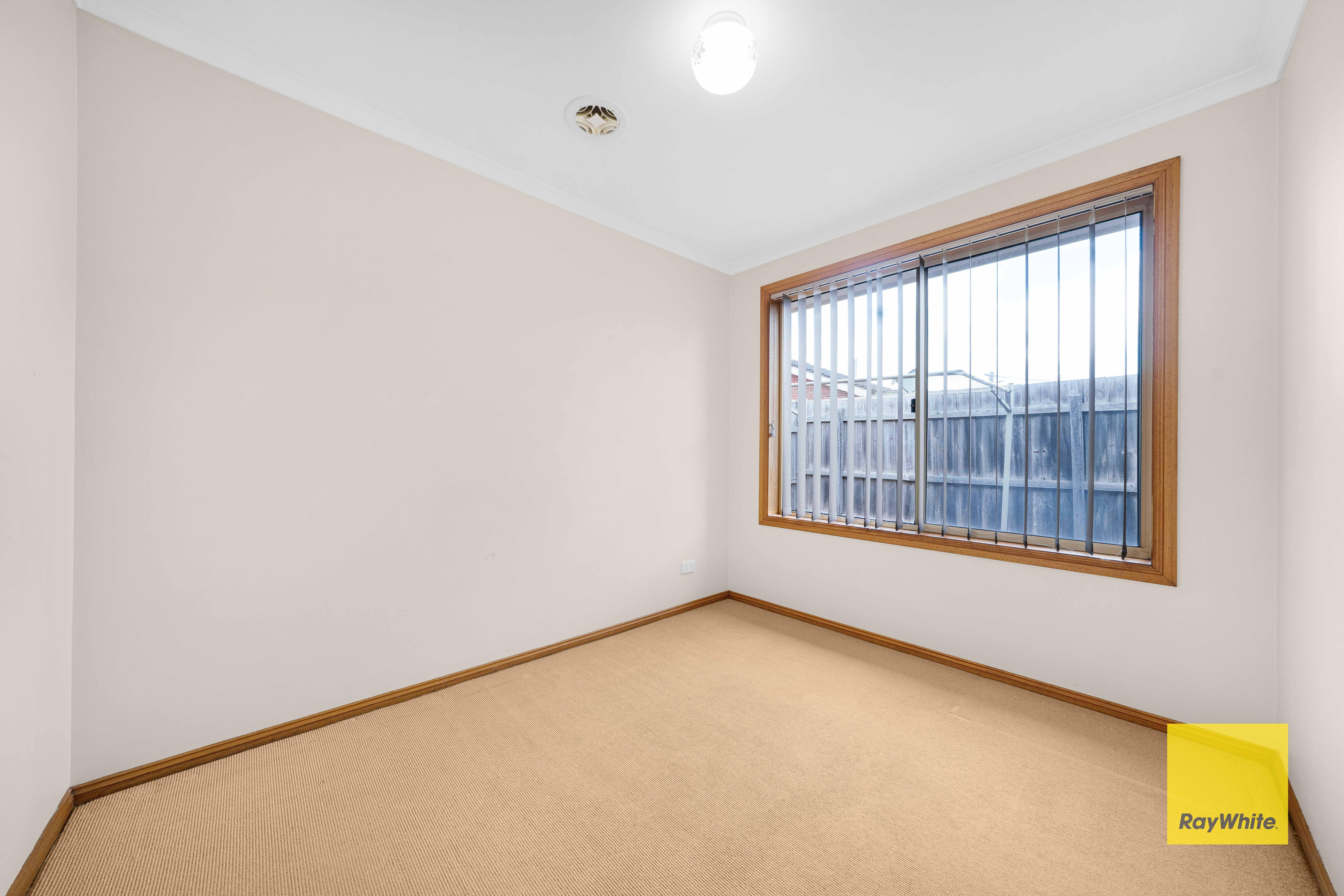 Exceptional Family Living in ALTONA MEADOWS Location!