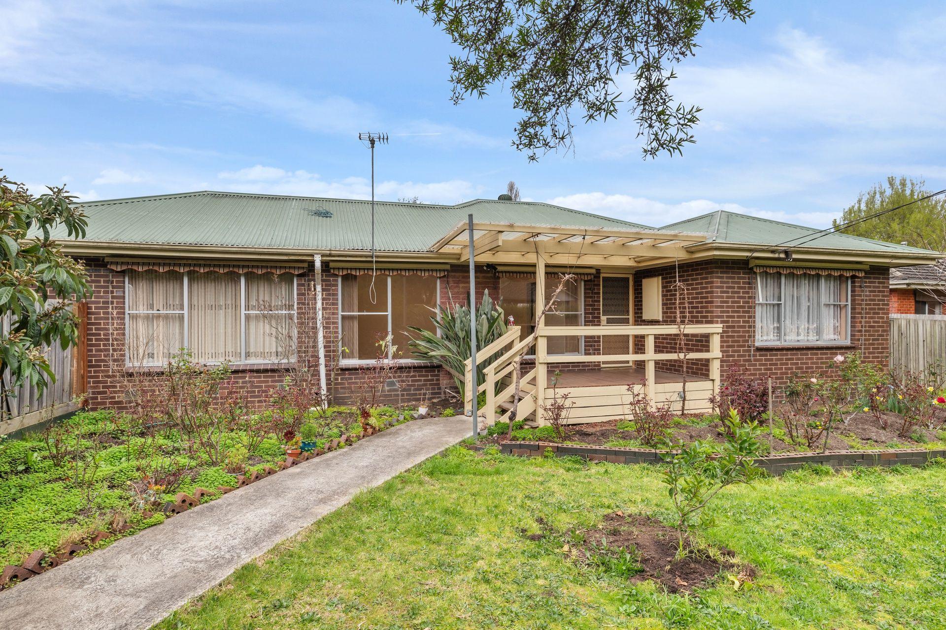 Prop-GPT: House: VIC Mooroolbark, VIC 3138 Home For Rent