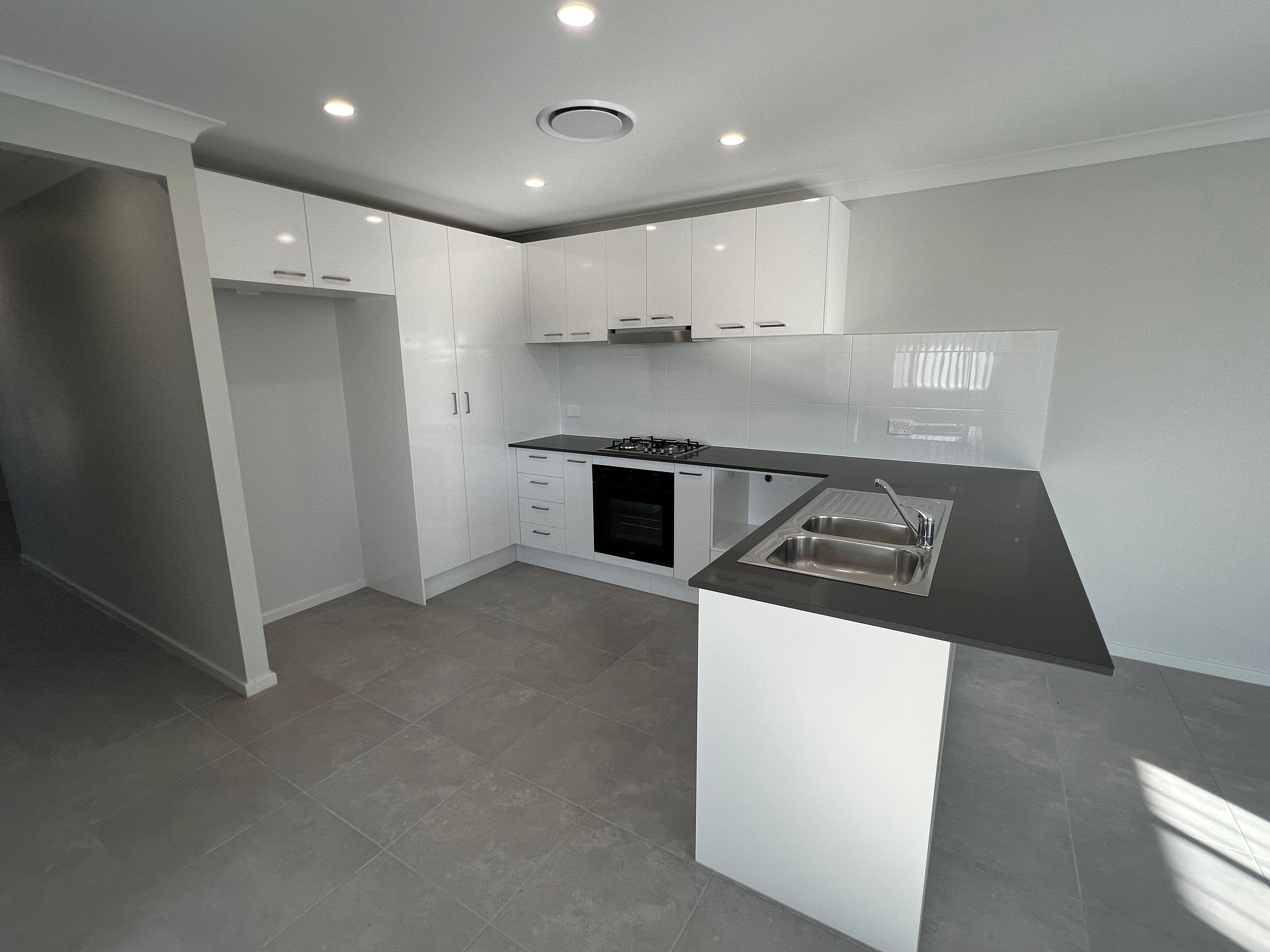 GREAT SIZED  3 BEDROOM DUPLEX