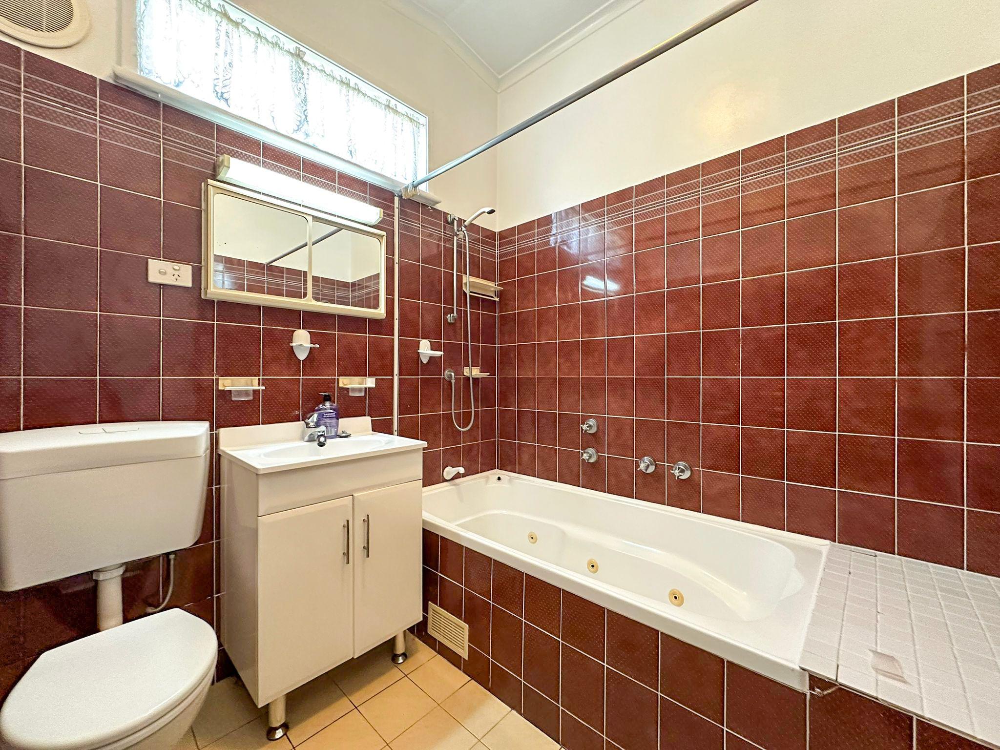 House for Rent: Leumeah, NSW 2560, NSW, 2560