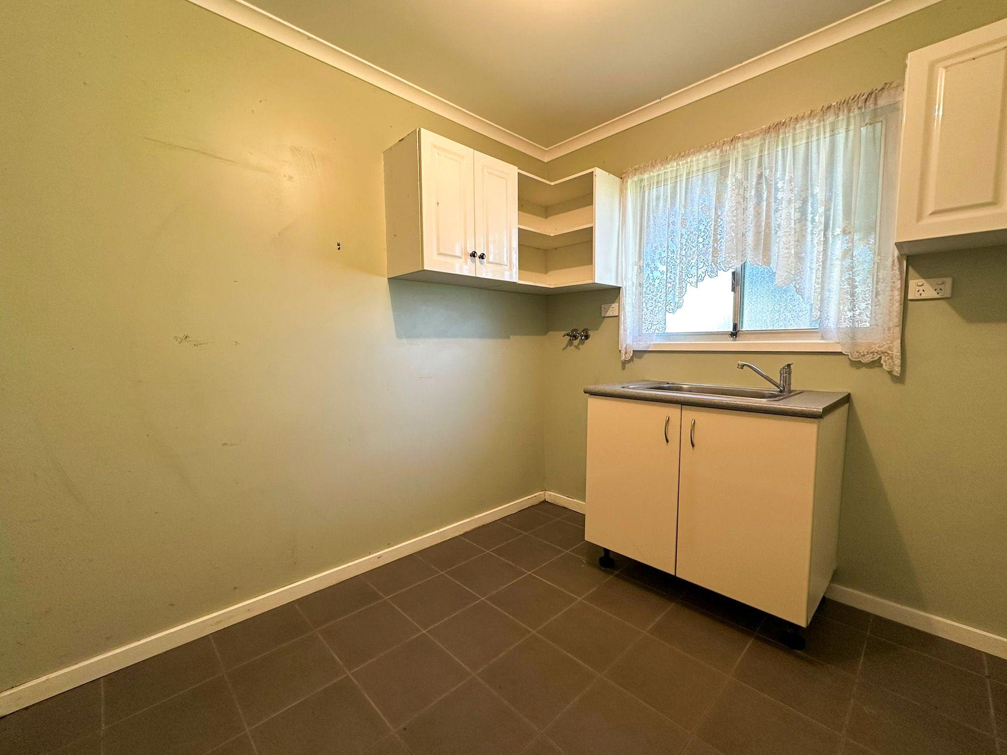 House for Rent: Leumeah, NSW 2560, NSW, 2560