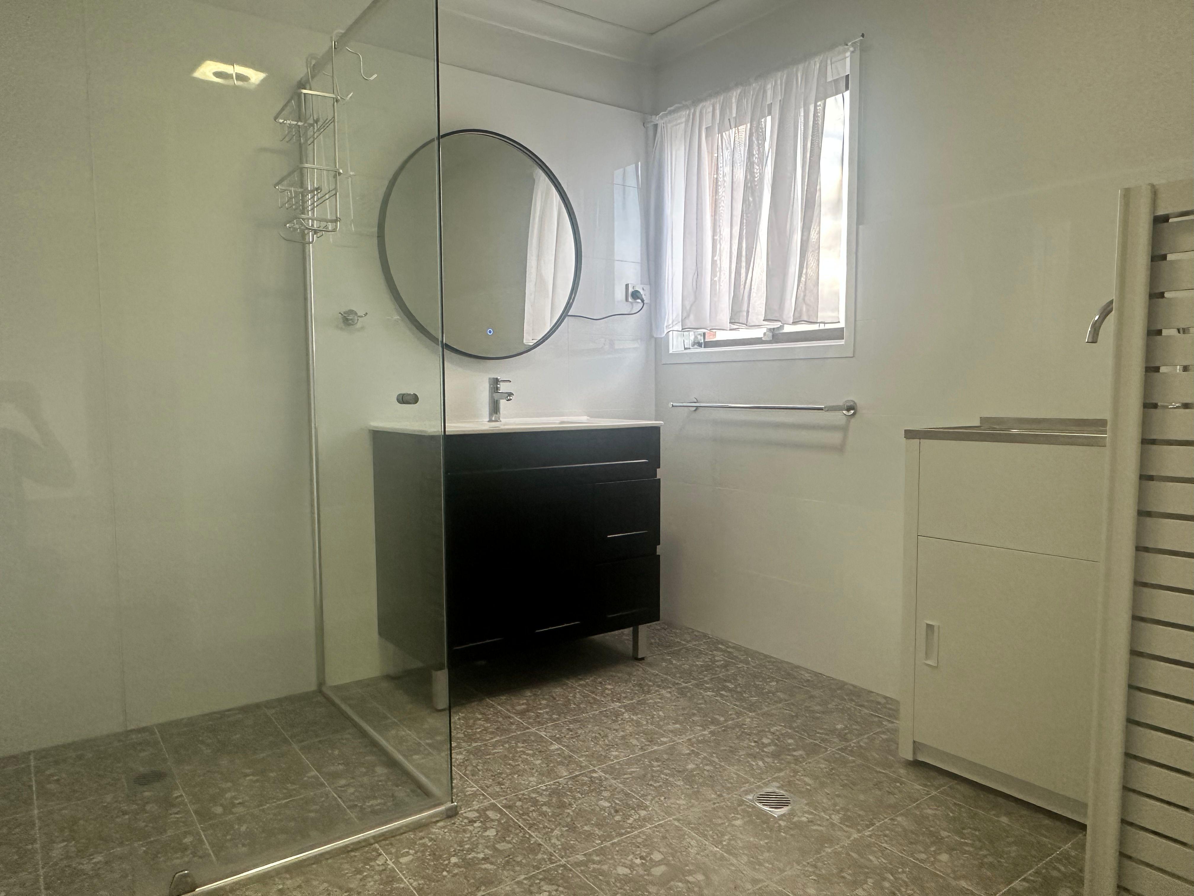 Recently renovated 2-Bedroom Unit in Prime Ingleburn Location!