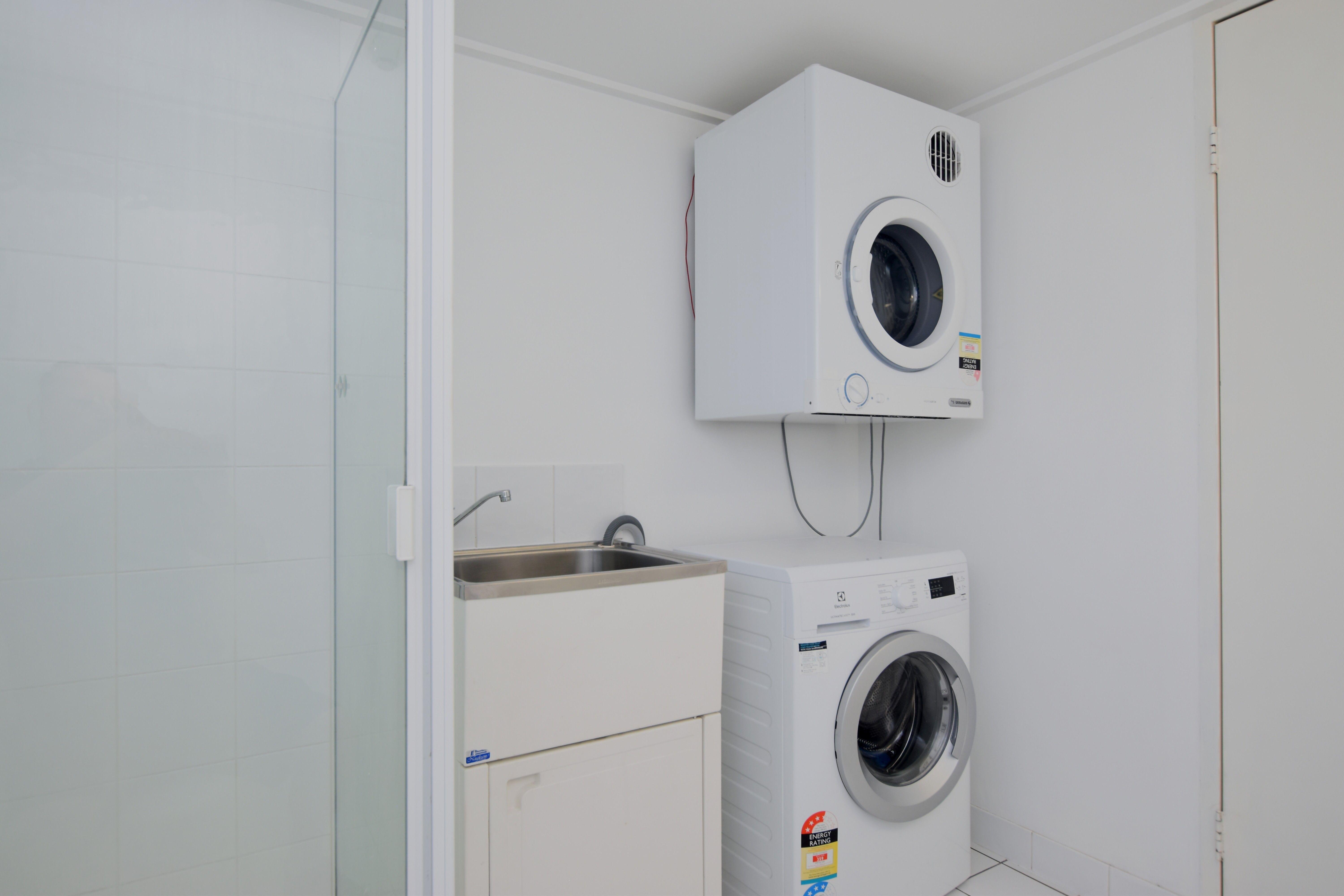 BEACH FRONT UNIT IN BARNEY POINT