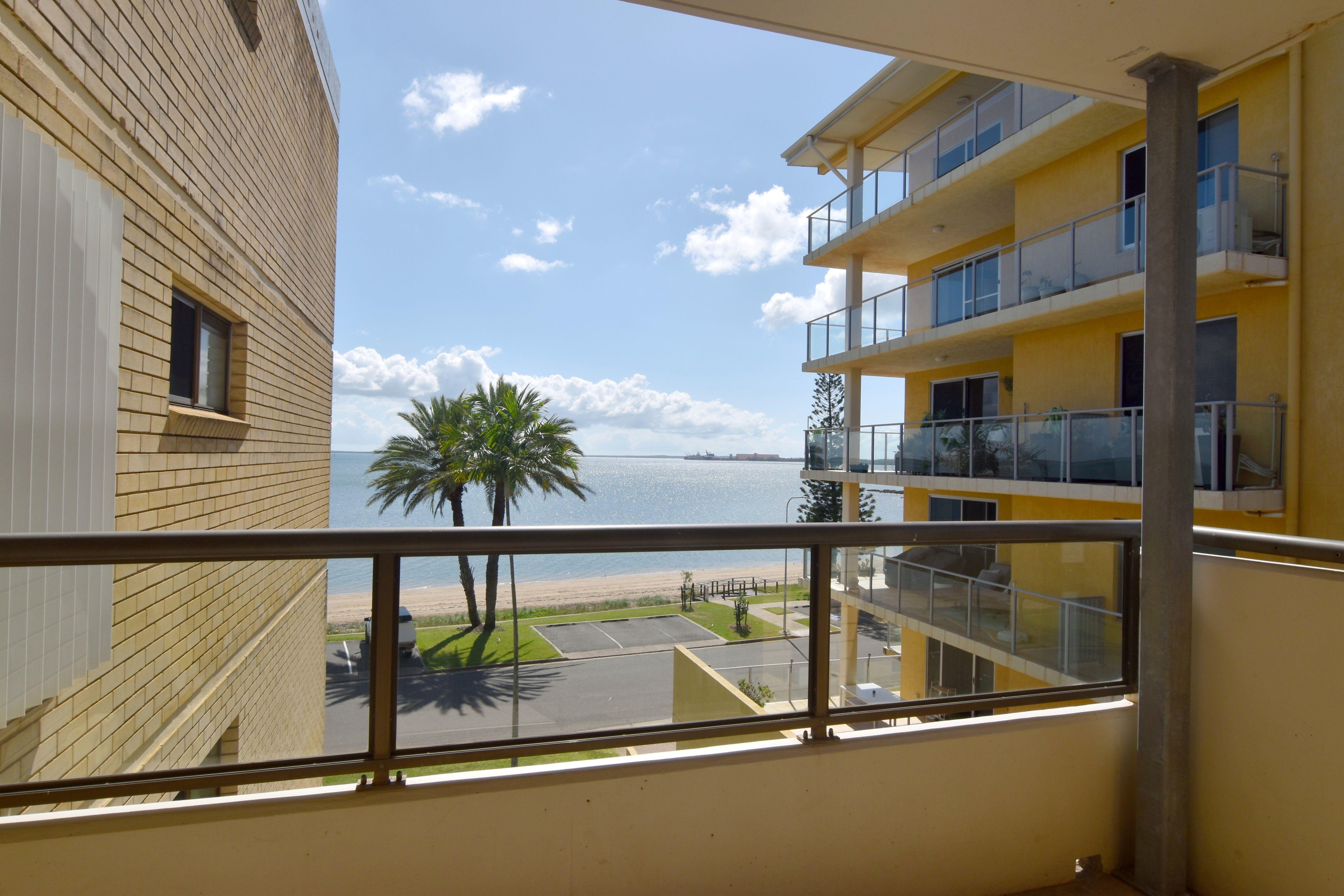 BEACH FRONT UNIT IN BARNEY POINT