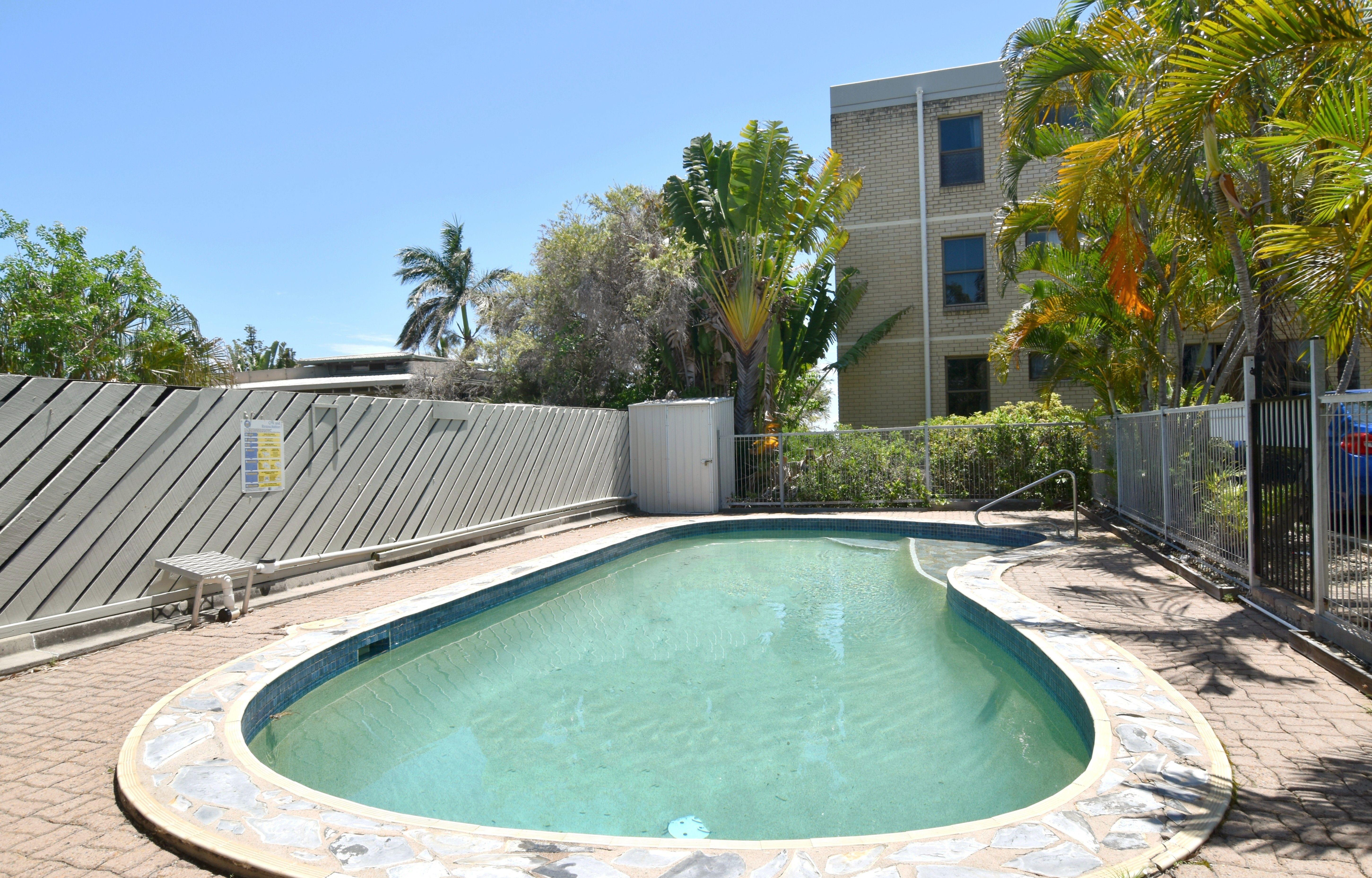 BEACH FRONT UNIT IN BARNEY POINT