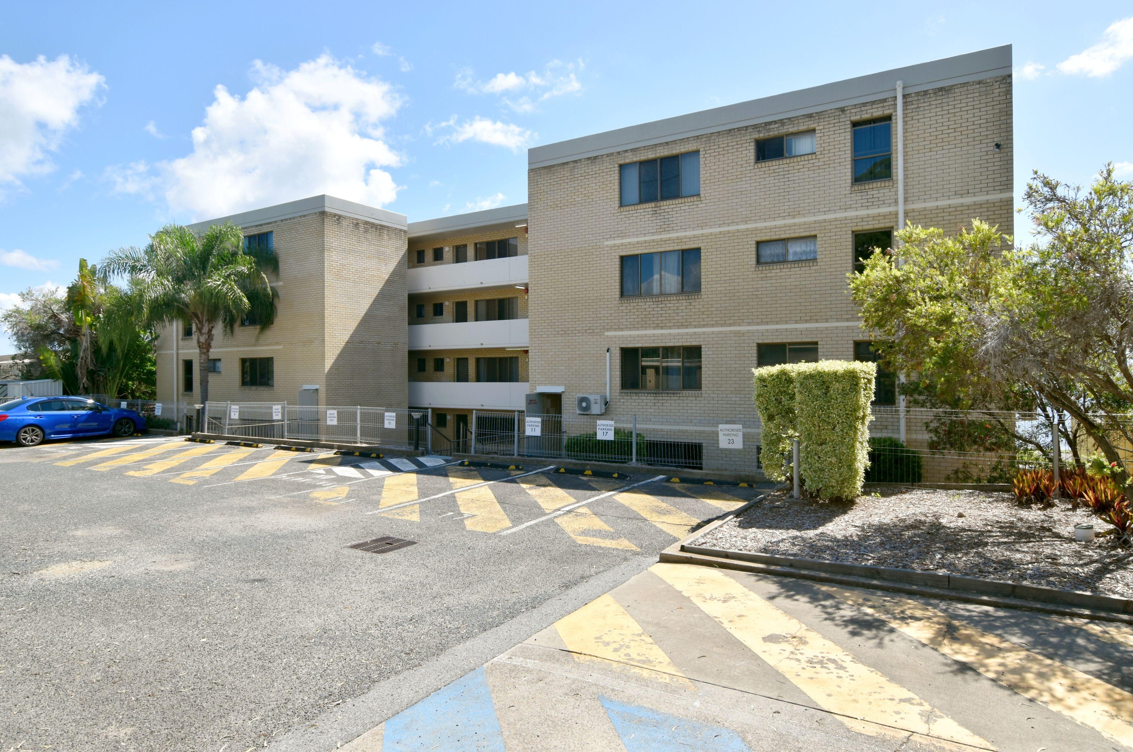 BEACH FRONT UNIT IN BARNEY POINT