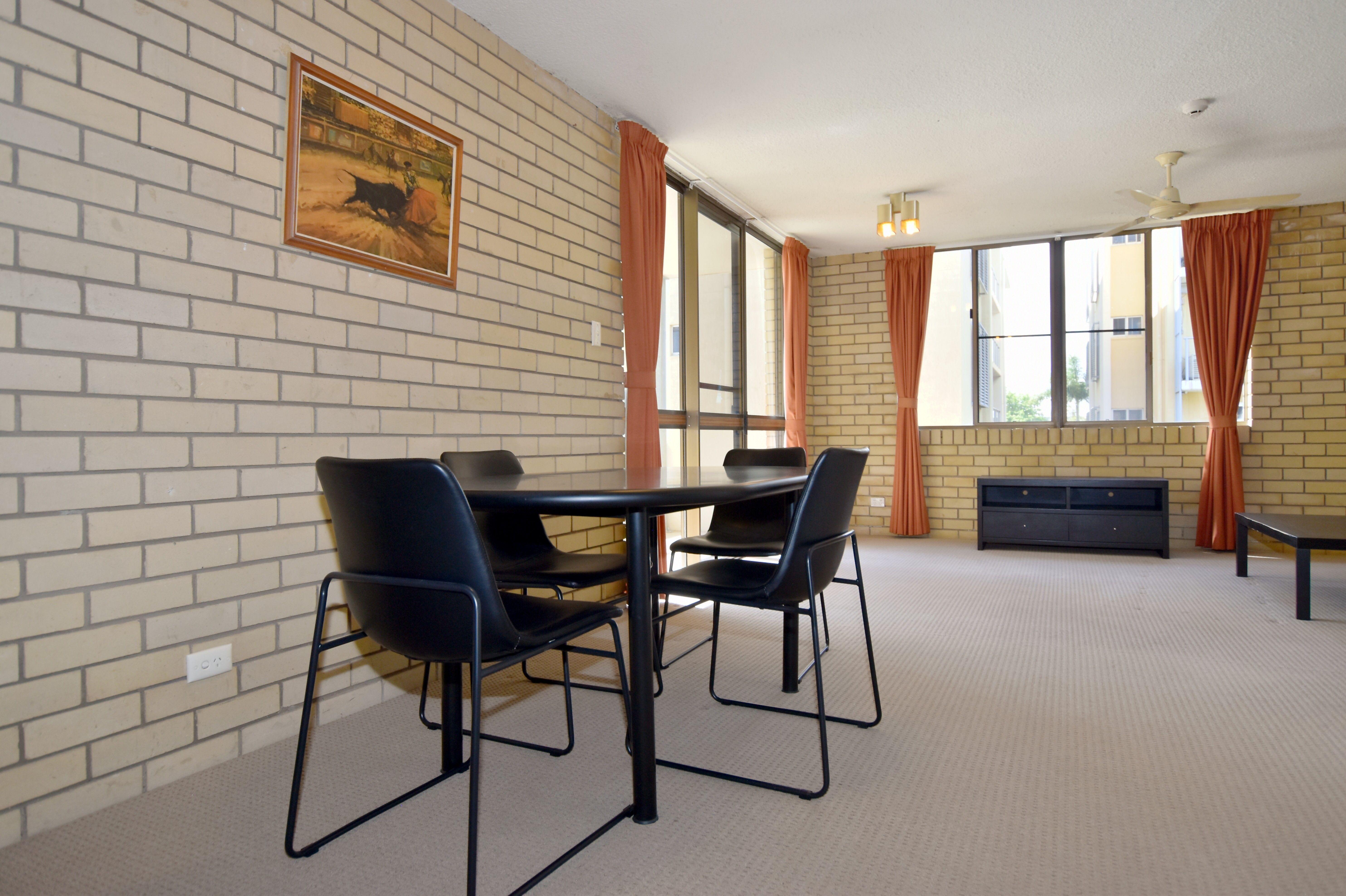 BEACH FRONT UNIT IN BARNEY POINT