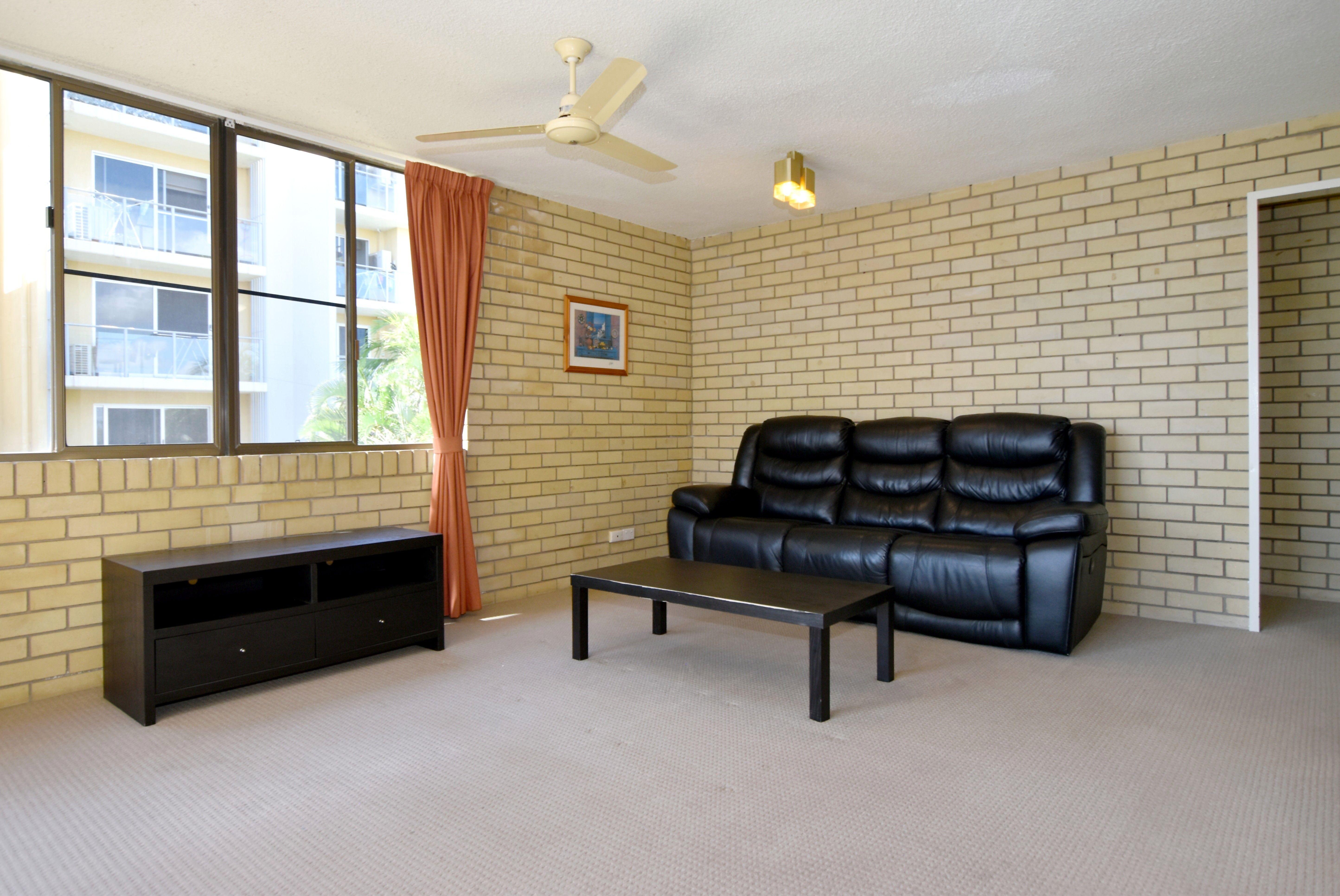 BEACH FRONT UNIT IN BARNEY POINT