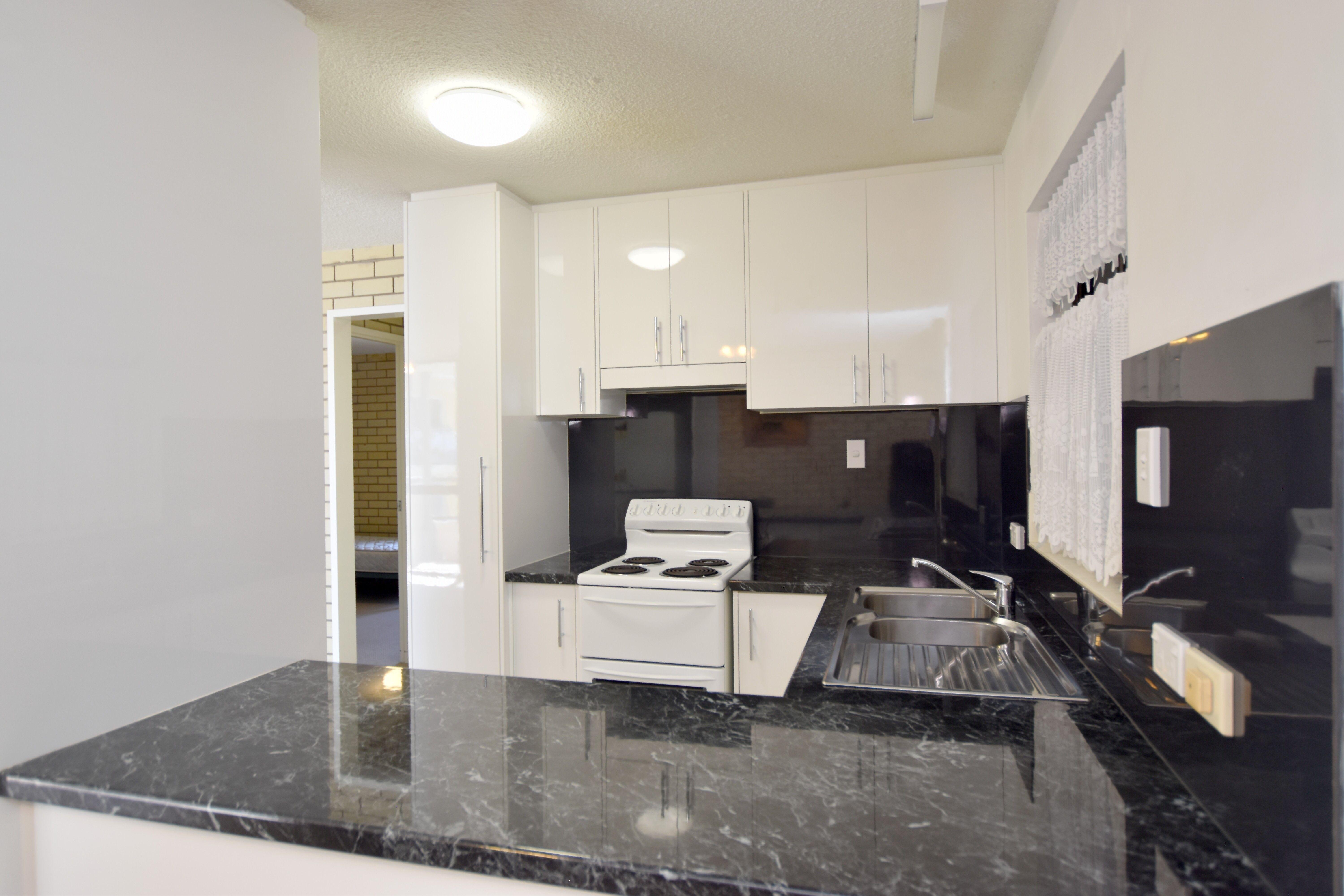 BEACH FRONT UNIT IN BARNEY POINT