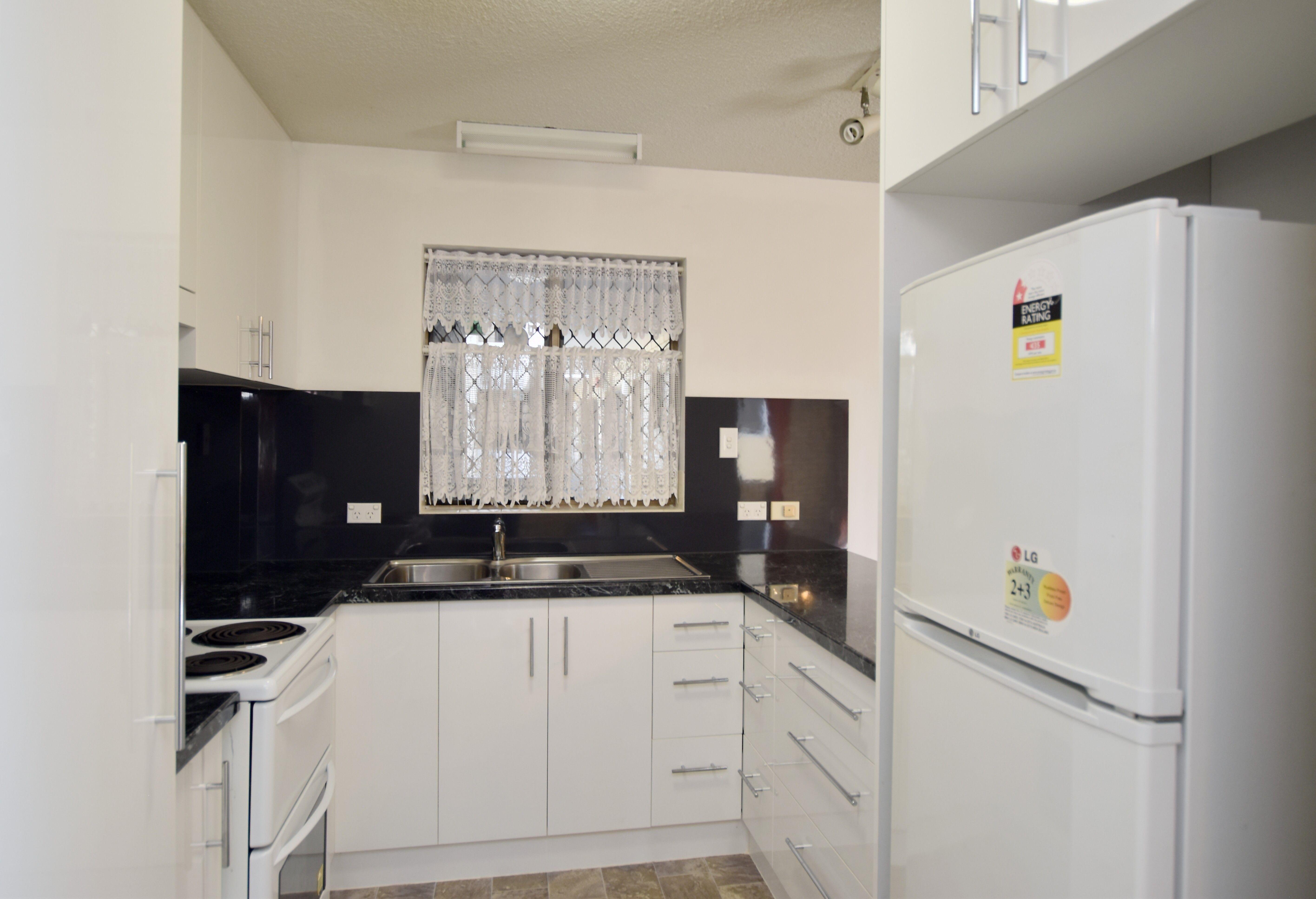 BEACH FRONT UNIT IN BARNEY POINT