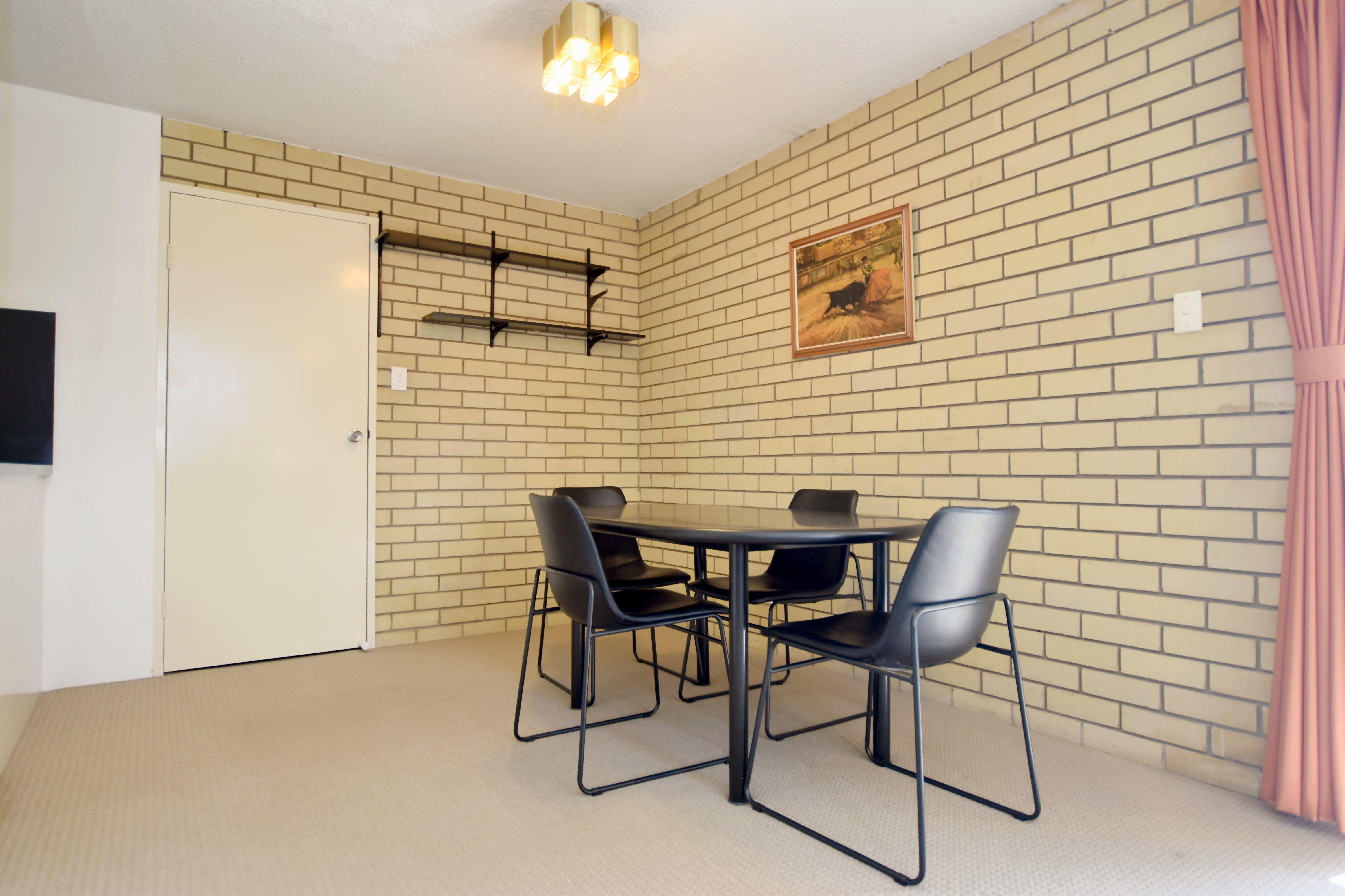 BEACH FRONT UNIT IN BARNEY POINT