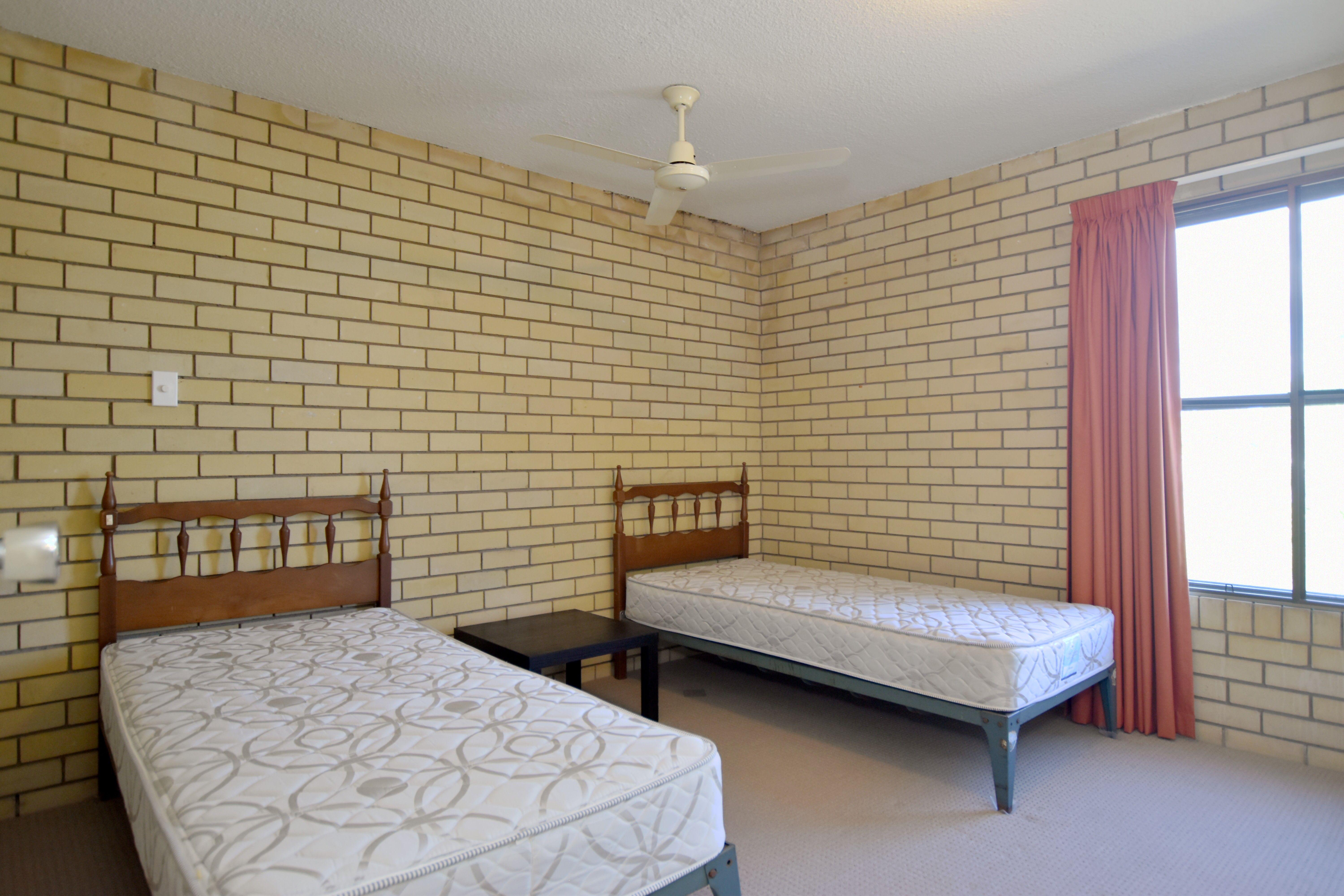 BEACH FRONT UNIT IN BARNEY POINT