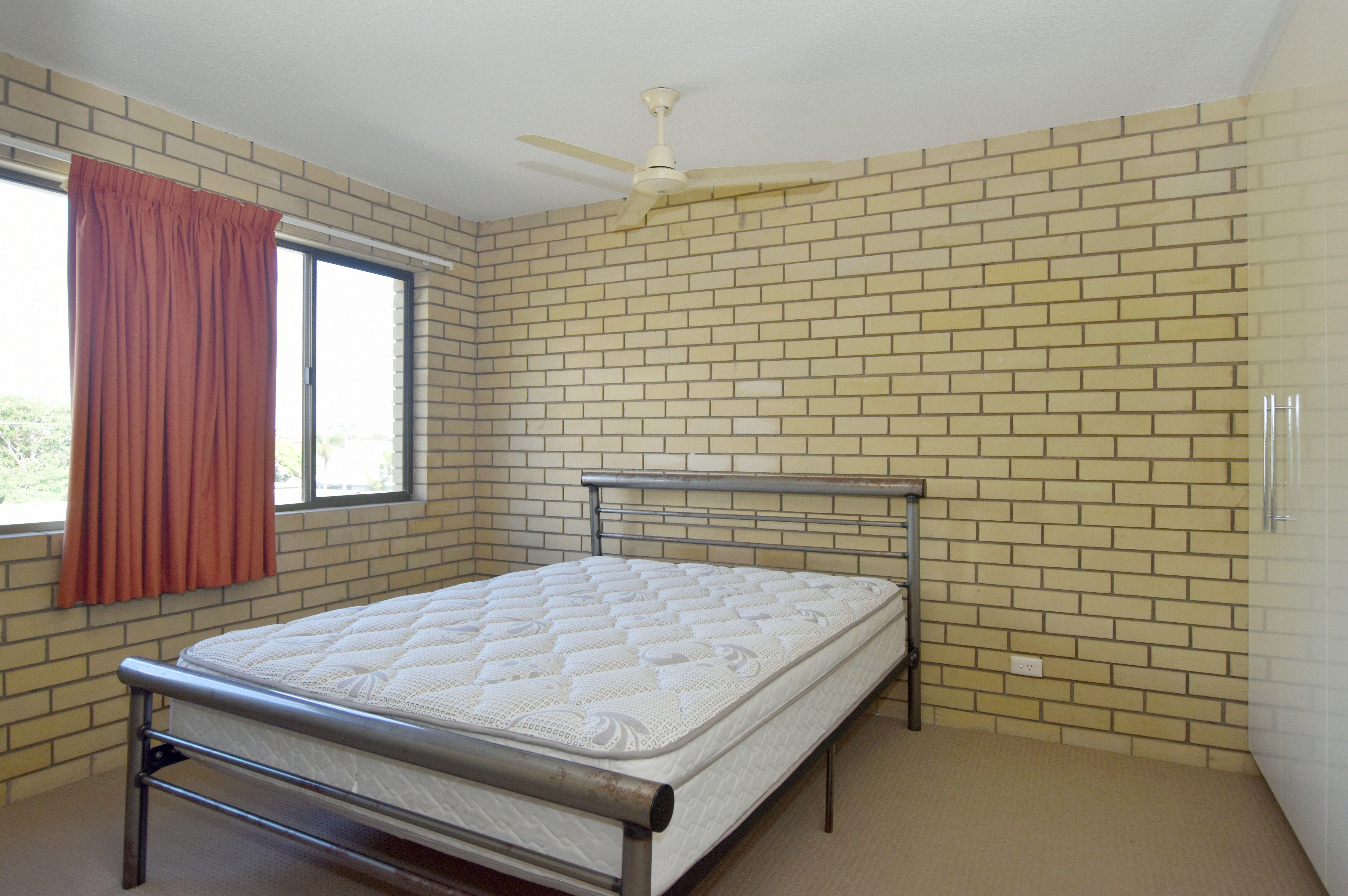 BEACH FRONT UNIT IN BARNEY POINT