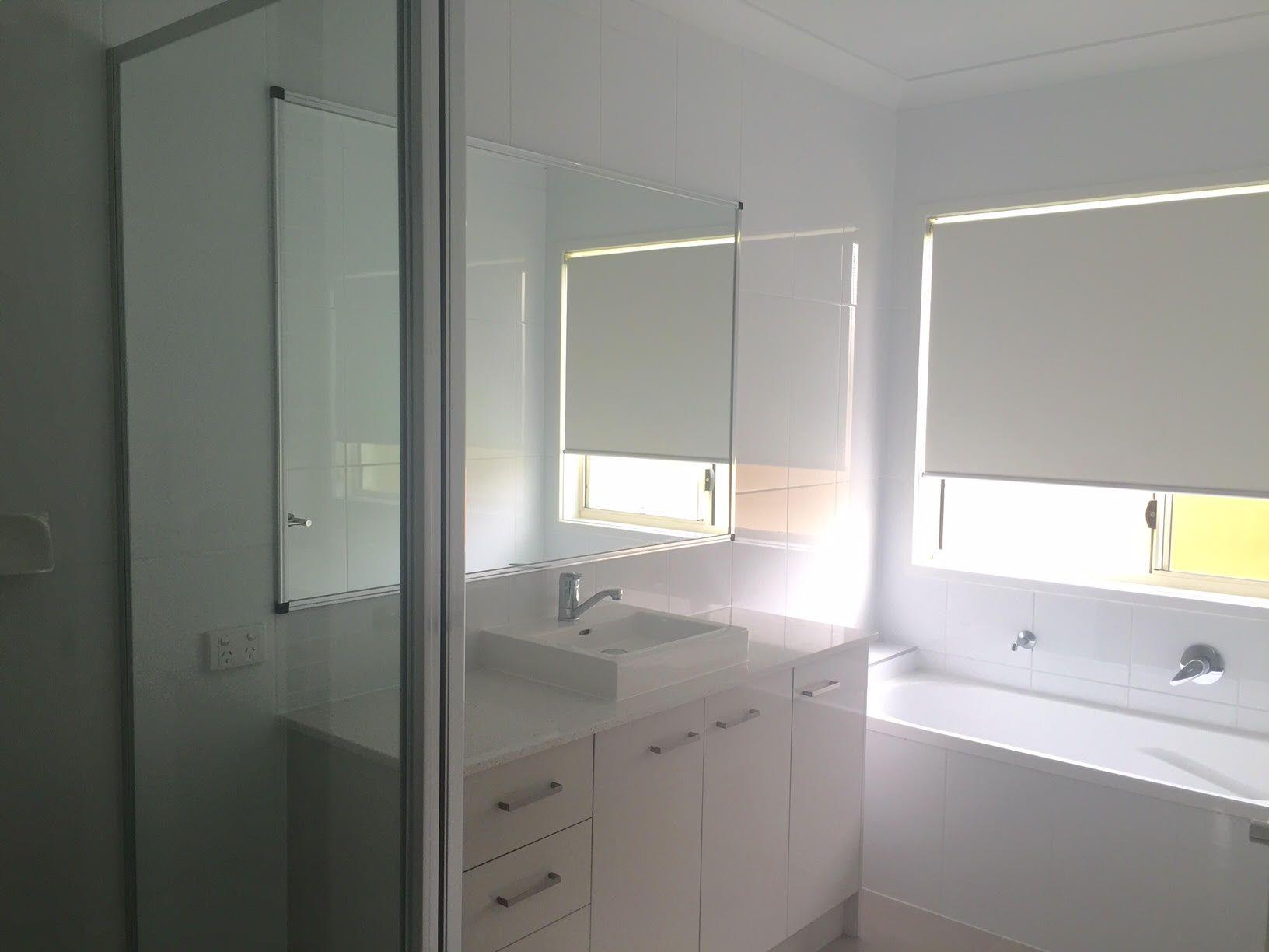 4 BEDROOM HOME IN REGATTA WATERS!