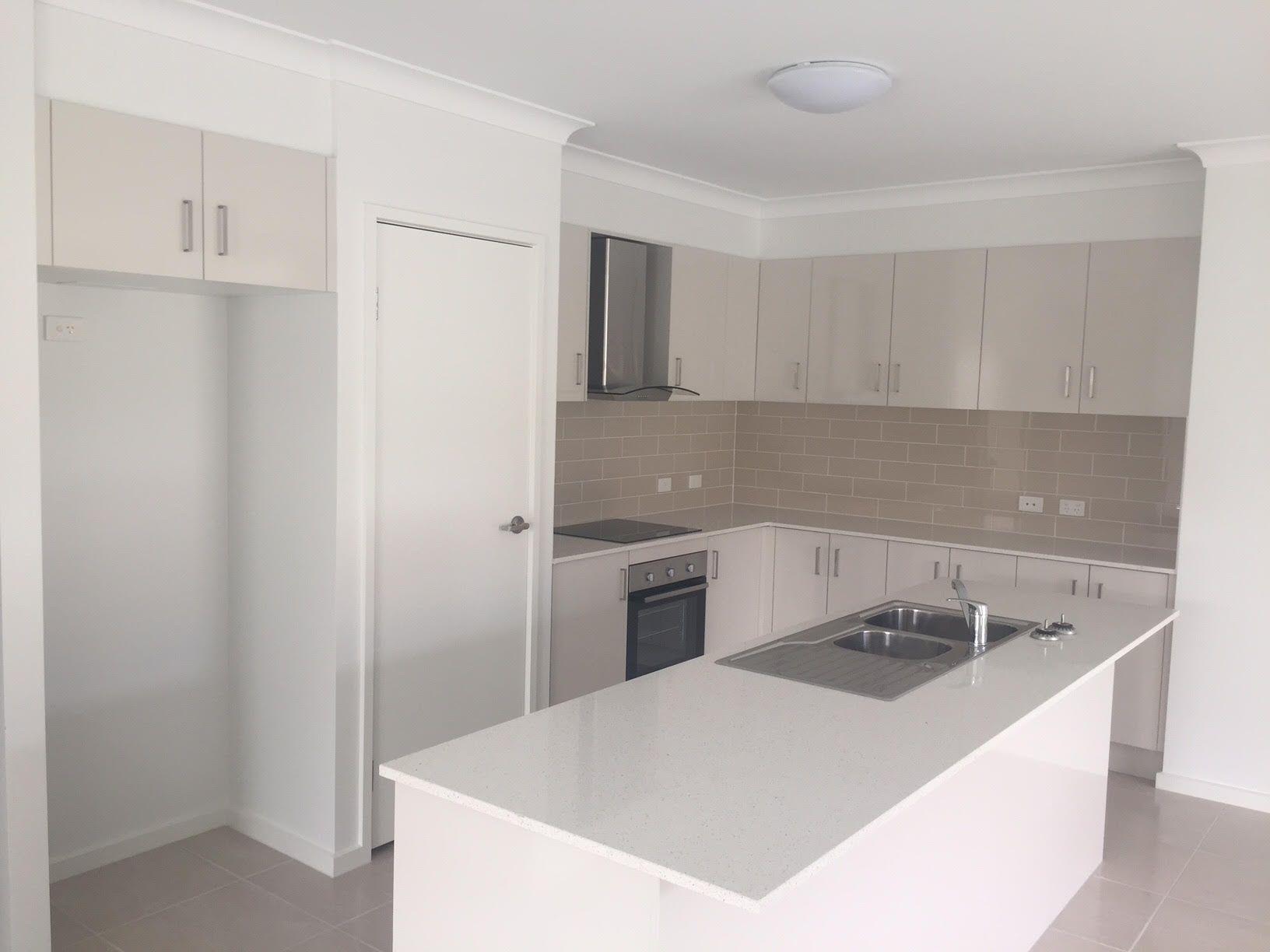 4 BEDROOM HOME IN REGATTA WATERS!