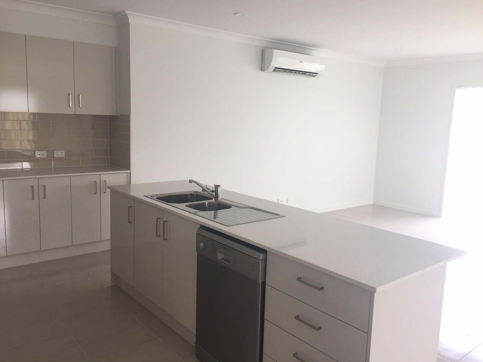 4 BEDROOM HOME IN REGATTA WATERS!