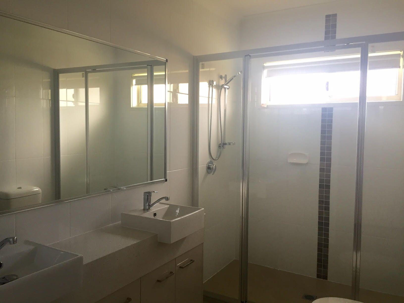 4 BEDROOM HOME IN REGATTA WATERS!