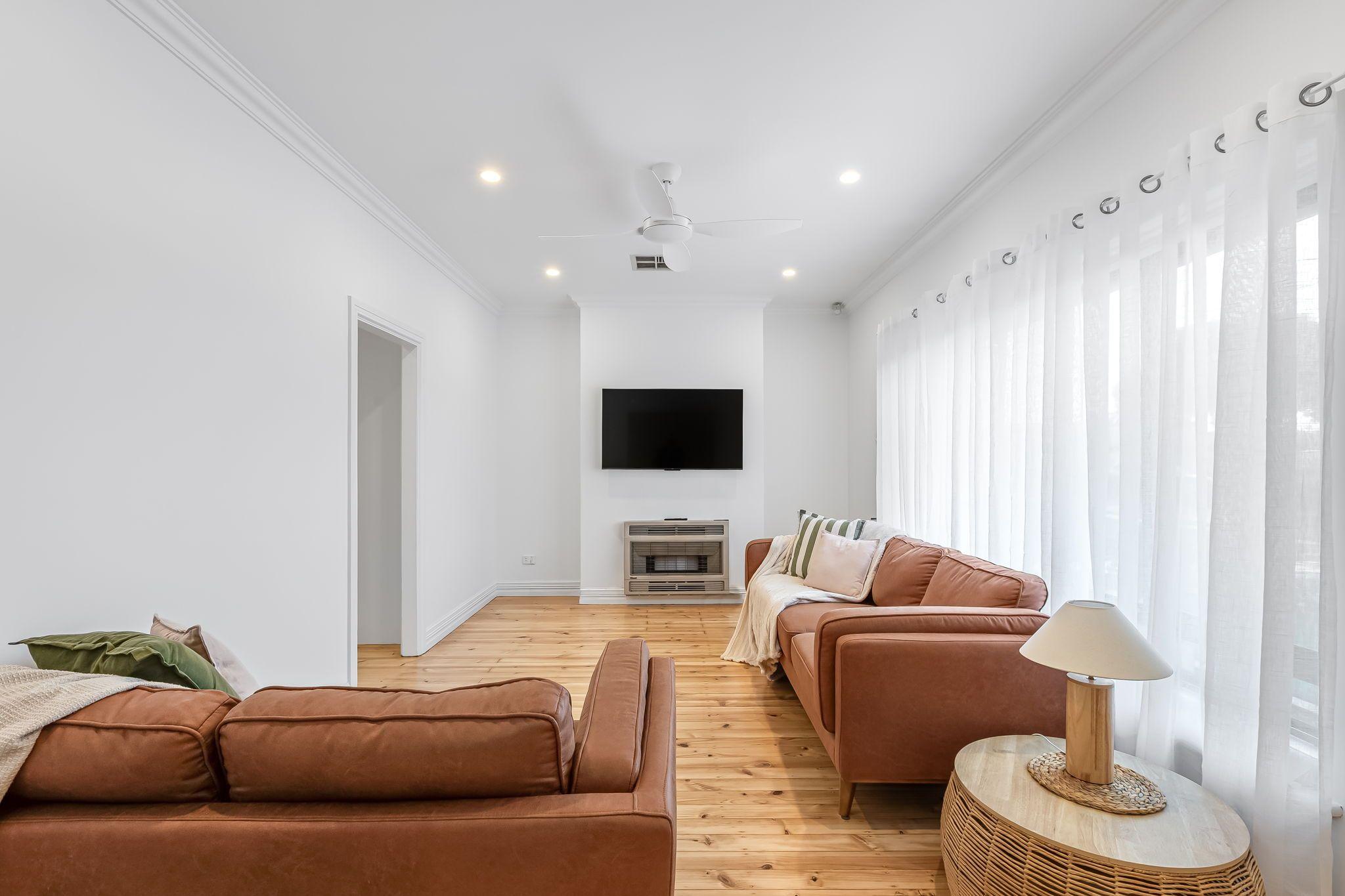 BEAUTIFULLY MAINTAINED FAMILY HOME WITH 3 BEDROOMS & GRANNY FLAT